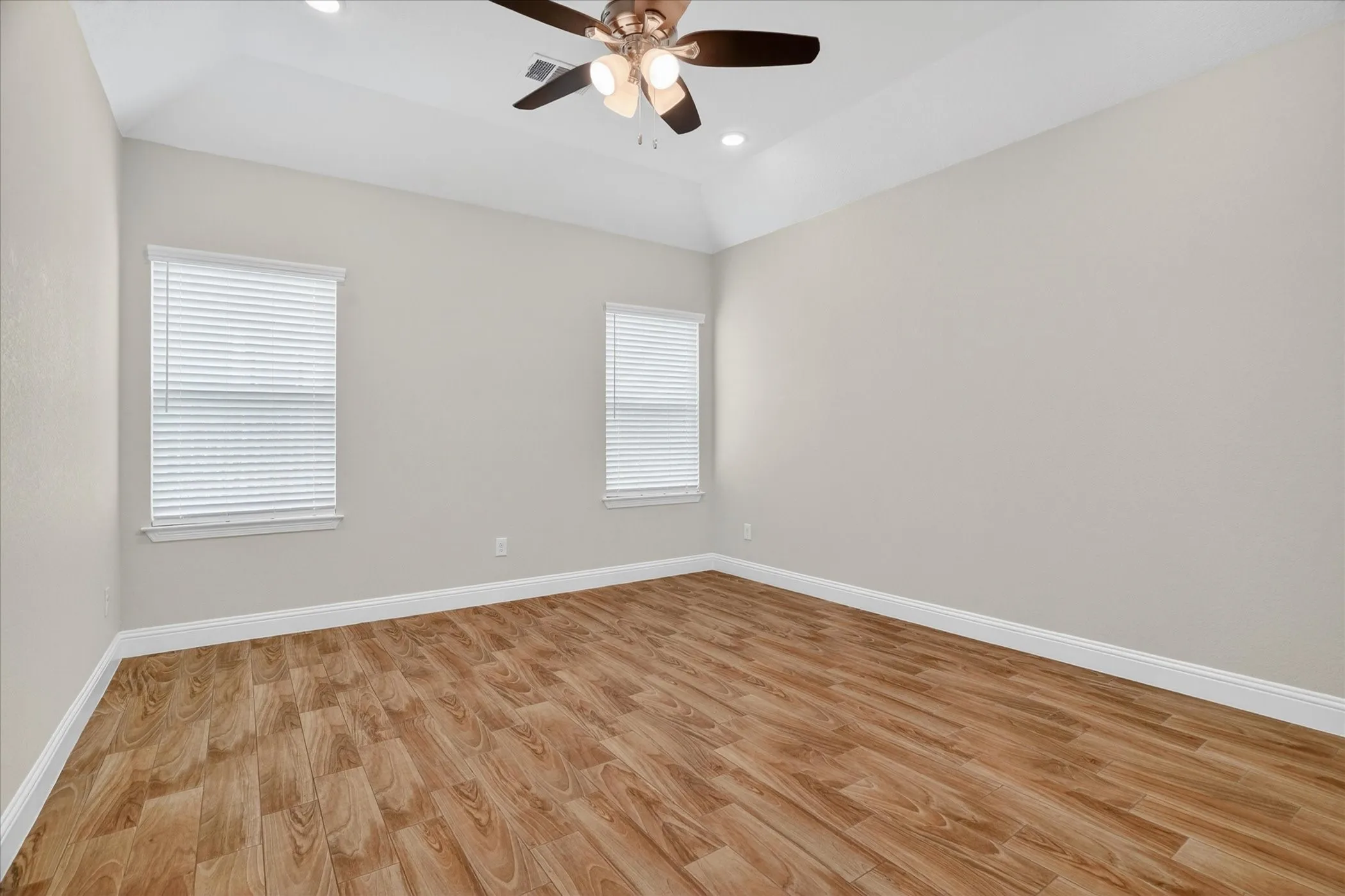 Single Family Residence For Sale in Hood County , 5503 Firewood Trail, Granbury, Texas 76048, 3 Bedroom, 3 Bathroom, 2 Garage spaces, 1,787 Sqft, built in 2021, mls#21303837, Real Estate Agent in Granbury, Homes For Sale in Hood county, Homes For Sale in Granbury, Realtor in Granbury Texas, Real Estate Brokerage Independent Realty Texas, Luminita Cordes Realtor