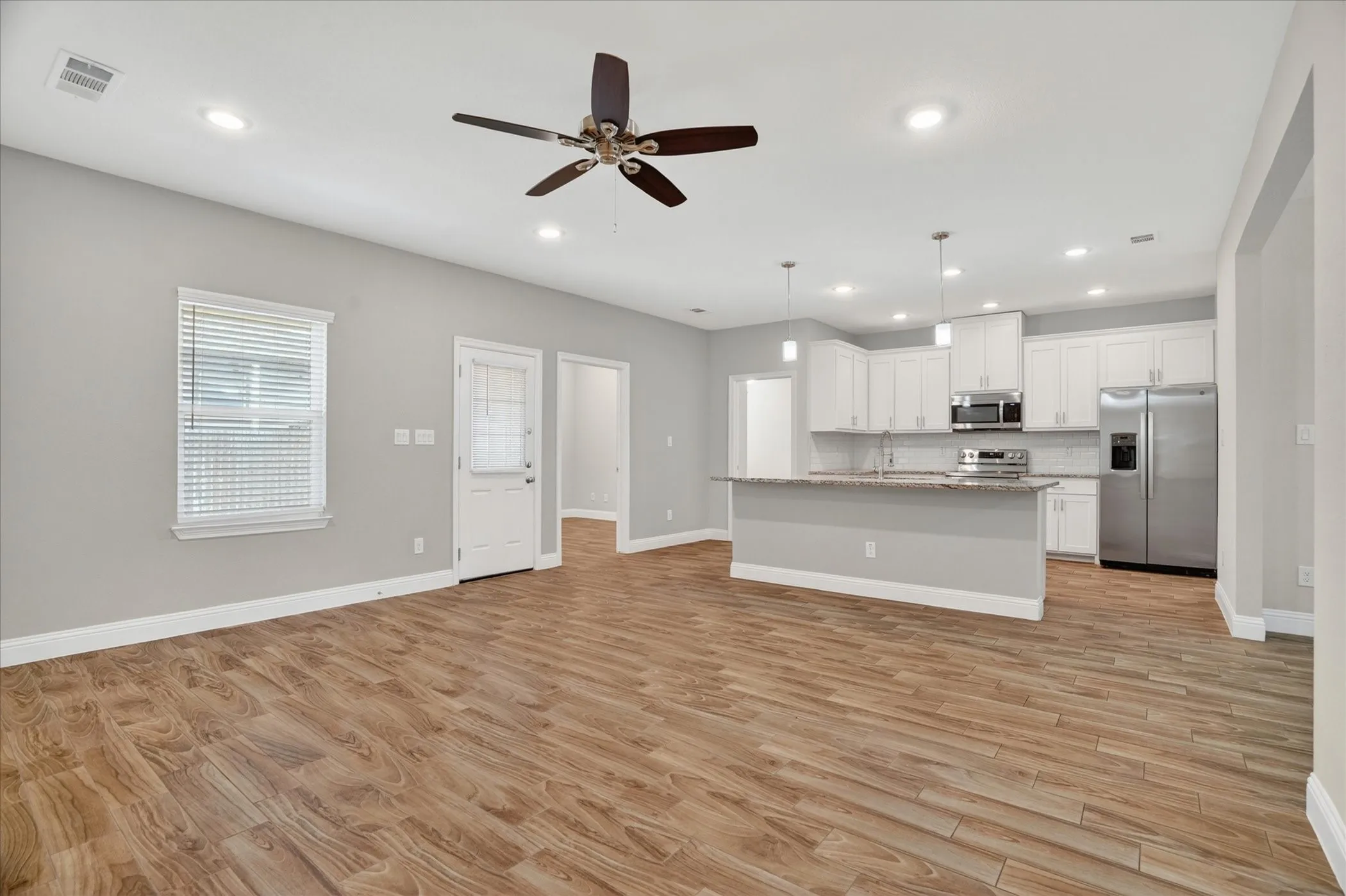 Single Family Residence For Sale in Hood County , 5503 Firewood Trail, Granbury, Texas 76048, 3 Bedroom, 3 Bathroom, 2 Garage spaces, 1,787 Sqft, built in 2021, mls#21303837, Real Estate Agent in Granbury, Homes For Sale in Hood county, Homes For Sale in Granbury, Realtor in Granbury Texas, Real Estate Brokerage Independent Realty Texas, Luminita Cordes Realtor