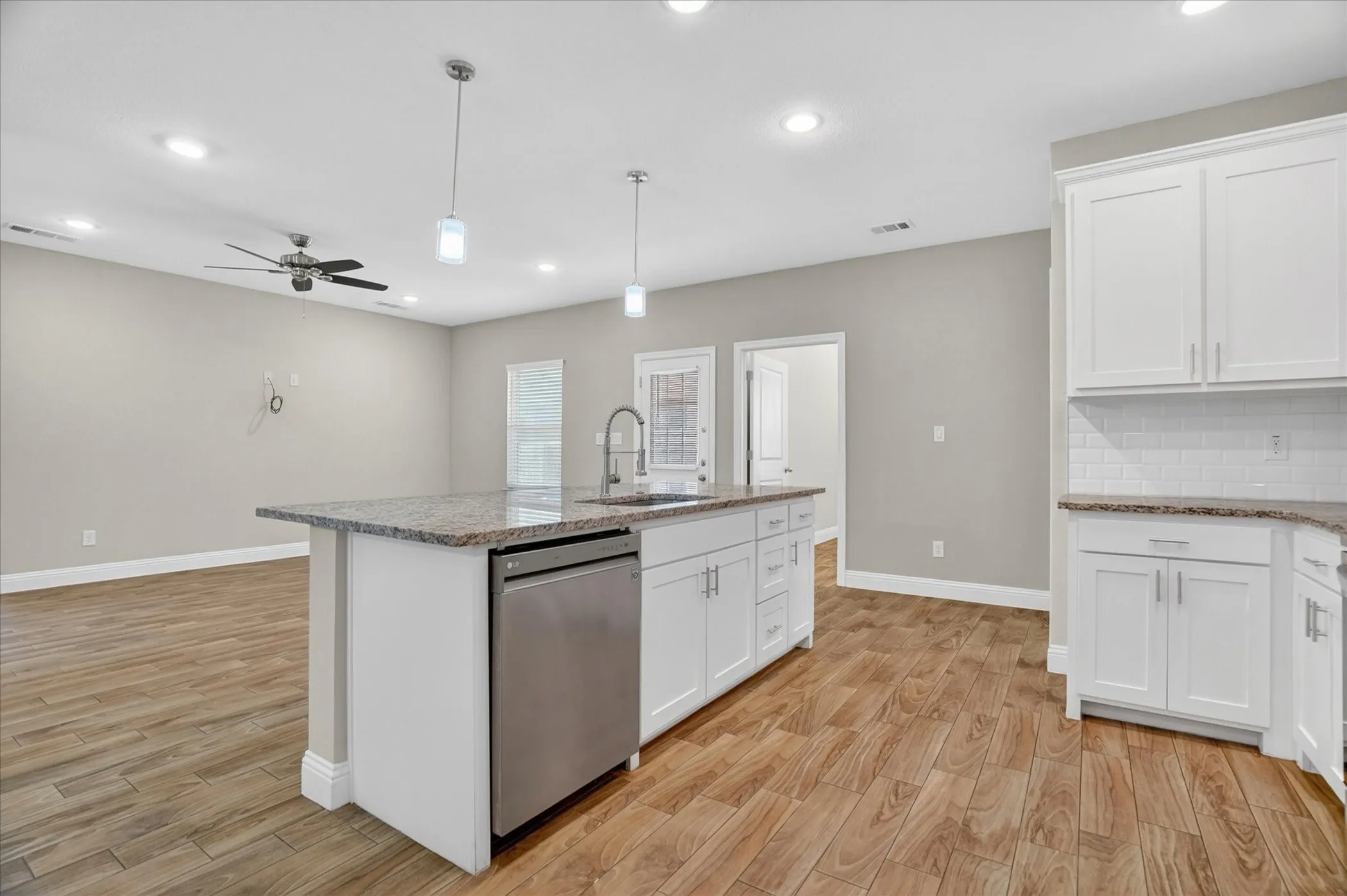 Single Family Residence For Sale in Hood County , 5503 Firewood Trail, Granbury, Texas 76048, 3 Bedroom, 3 Bathroom, 2 Garage spaces, 1,787 Sqft, built in 2021, mls#21303837, Real Estate Agent in Granbury, Homes For Sale in Hood county, Homes For Sale in Granbury, Realtor in Granbury Texas, Real Estate Brokerage Independent Realty Texas, Luminita Cordes Realtor