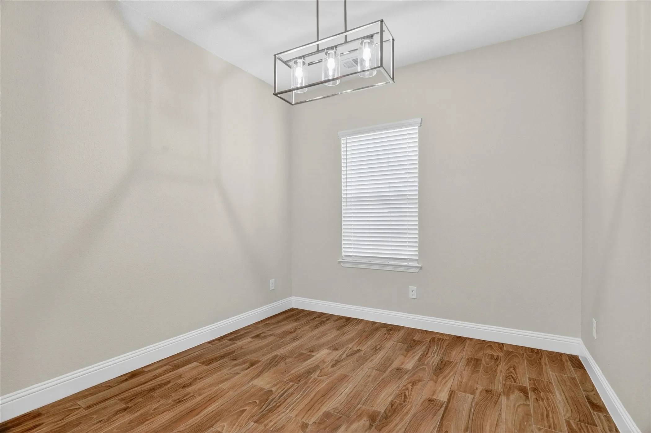Single Family Residence For Sale in Hood County , 5503 Firewood Trail, Granbury, Texas 76048, 3 Bedroom, 3 Bathroom, 2 Garage spaces, 1,787 Sqft, built in 2021, mls#21303837, Real Estate Agent in Granbury, Homes For Sale in Hood county, Homes For Sale in Granbury, Realtor in Granbury Texas, Real Estate Brokerage Independent Realty Texas, Luminita Cordes Realtor
