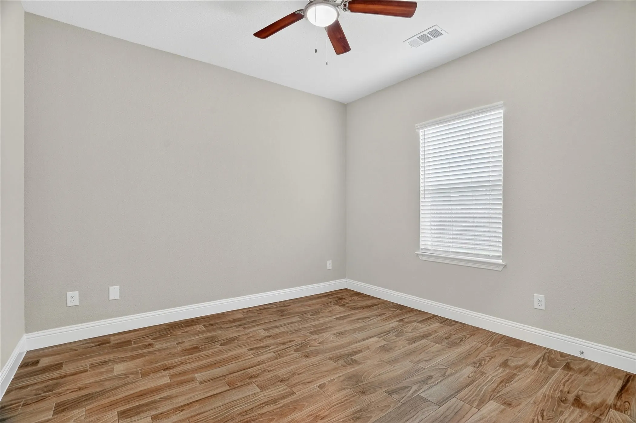 Single Family Residence For Sale in Hood County , 5503 Firewood Trail, Granbury, Texas 76048, 3 Bedroom, 3 Bathroom, 2 Garage spaces, 1,787 Sqft, built in 2021, mls#21303837, Real Estate Agent in Granbury, Homes For Sale in Hood county, Homes For Sale in Granbury, Realtor in Granbury Texas, Real Estate Brokerage Independent Realty Texas, Luminita Cordes Realtor