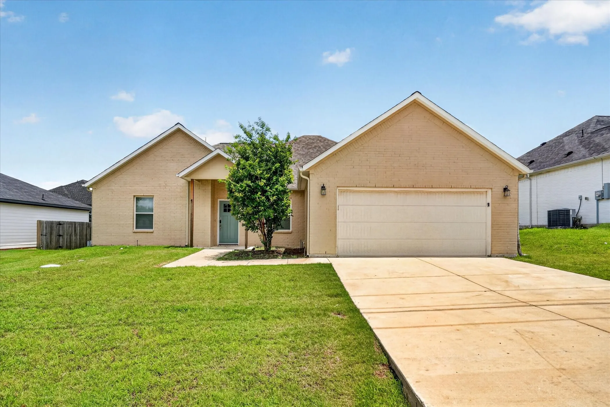 Single Family Residence For Sale in Hood County , 5503 Firewood Trail, Granbury, Texas 76048, 3 Bedroom, 3 Bathroom, 2 Garage spaces, 1,787 Sqft, built in 2021, mls#21303837, Real Estate Agent in Granbury, Homes For Sale in Hood county, Homes For Sale in Granbury, Realtor in Granbury Texas, Real Estate Brokerage Independent Realty Texas, Luminita Cordes Realtor