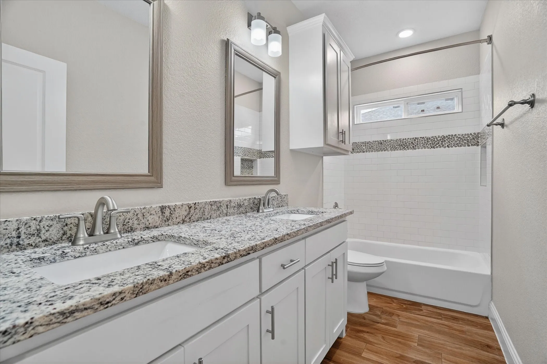 Single Family Residence For Sale in Hood County , 5503 Firewood Trail, Granbury, Texas 76048, 3 Bedroom, 3 Bathroom, 2 Garage spaces, 1,787 Sqft, built in 2021, mls#21303837, Real Estate Agent in Granbury, Homes For Sale in Hood county, Homes For Sale in Granbury, Realtor in Granbury Texas, Real Estate Brokerage Independent Realty Texas, Luminita Cordes Realtor