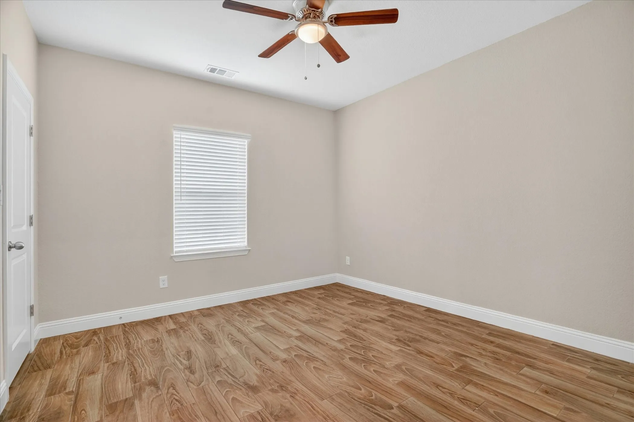 Single Family Residence For Sale in Hood County , 5503 Firewood Trail, Granbury, Texas 76048, 3 Bedroom, 3 Bathroom, 2 Garage spaces, 1,787 Sqft, built in 2021, mls#21303837, Real Estate Agent in Granbury, Homes For Sale in Hood county, Homes For Sale in Granbury, Realtor in Granbury Texas, Real Estate Brokerage Independent Realty Texas, Luminita Cordes Realtor