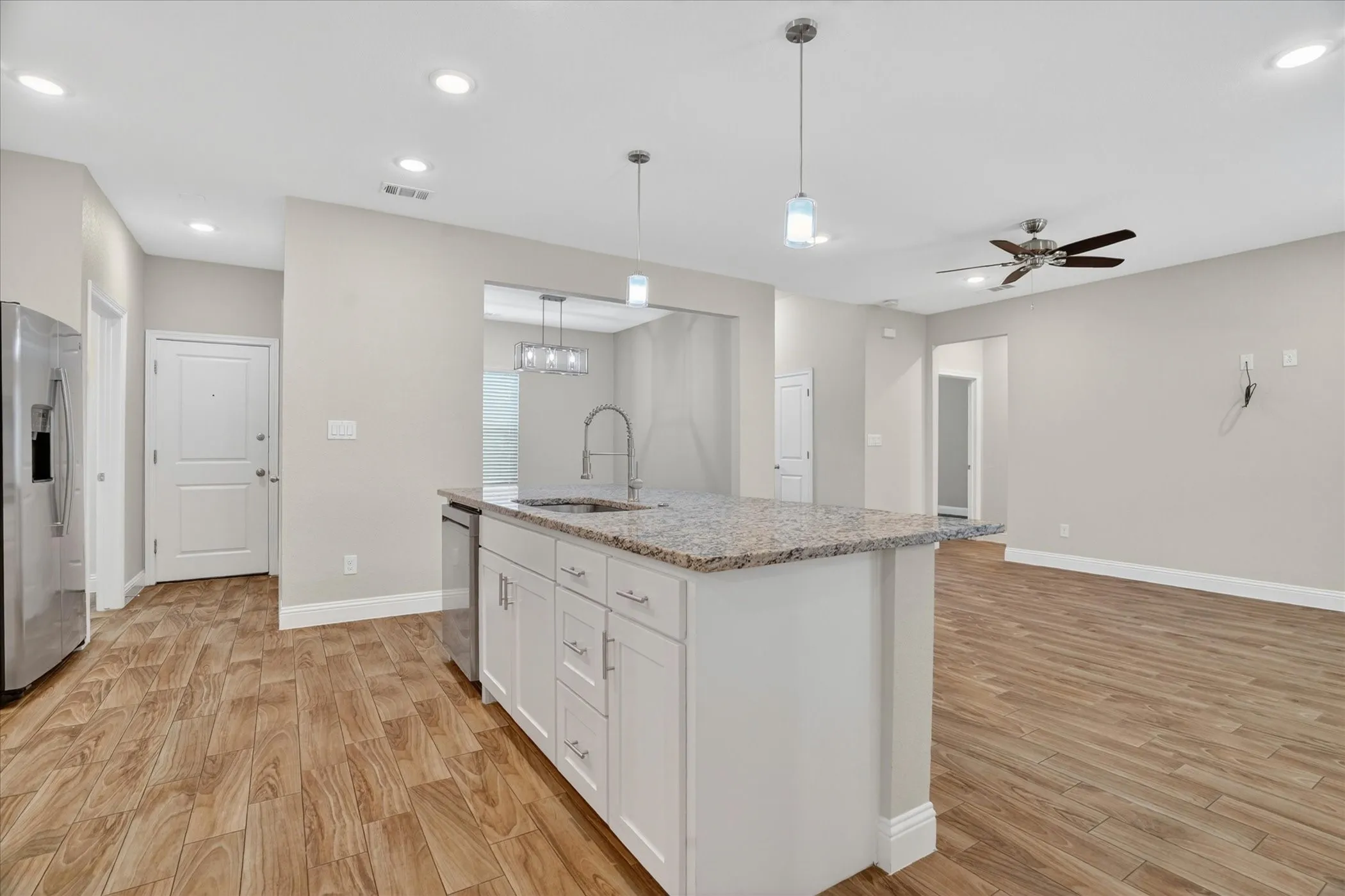 Single Family Residence For Sale in Hood County , 5503 Firewood Trail, Granbury, Texas 76048, 3 Bedroom, 3 Bathroom, 2 Garage spaces, 1,787 Sqft, built in 2021, mls#21303837, Real Estate Agent in Granbury, Homes For Sale in Hood county, Homes For Sale in Granbury, Realtor in Granbury Texas, Real Estate Brokerage Independent Realty Texas, Luminita Cordes Realtor