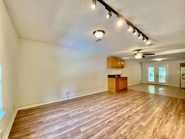 Single Family Residence For Rent in Dallas County , 2125 Forest Oaks Drive, Dallas, Texas 75228, 3 Bedroom, 3 Bathroom, Garage spaces, 1,868 Sqft, built in 1955, mls#21305229, Real Estate Agent in Dallas, Homes For Rent in Dallas county, Homes For Rent in Dallas, Realtor in Dallas Texas, Real Estate Brokerage Independent Realty Texas, Luminita Cordes Realtor