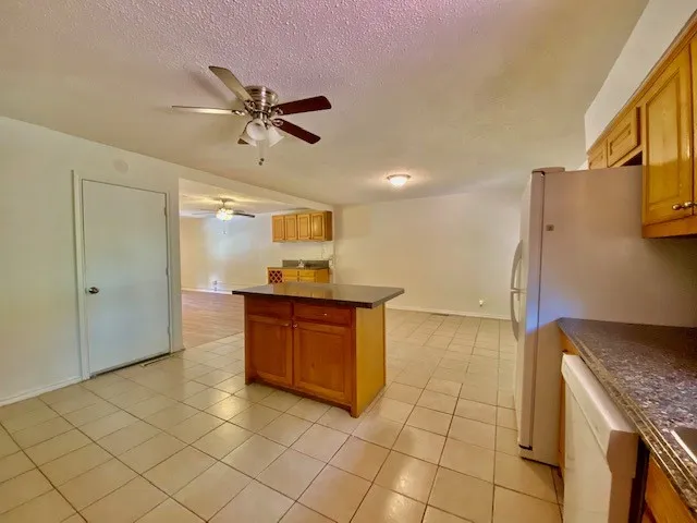 Single Family Residence For Rent in Dallas County , 2125 Forest Oaks Drive, Dallas, Texas 75228, 3 Bedroom, 3 Bathroom, Garage spaces, 1,868 Sqft, built in 1955, mls#21305229, Real Estate Agent in Dallas, Homes For Rent in Dallas county, Homes For Rent in Dallas, Realtor in Dallas Texas, Real Estate Brokerage Independent Realty Texas, Luminita Cordes Realtor