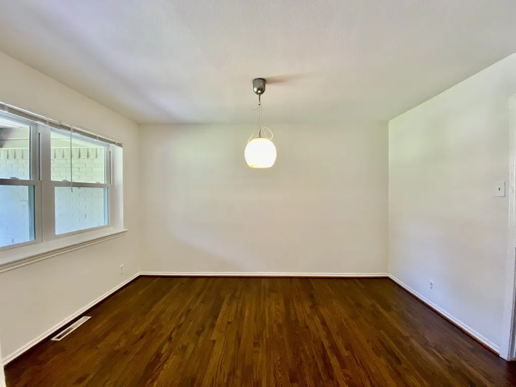 Single Family Residence For Rent in Dallas County , 2125 Forest Oaks Drive, Dallas, Texas 75228, 3 Bedroom, 3 Bathroom, Garage spaces, 1,868 Sqft, built in 1955, mls#21305229, Real Estate Agent in Dallas, Homes For Rent in Dallas county, Homes For Rent in Dallas, Realtor in Dallas Texas, Real Estate Brokerage Independent Realty Texas, Luminita Cordes Realtor