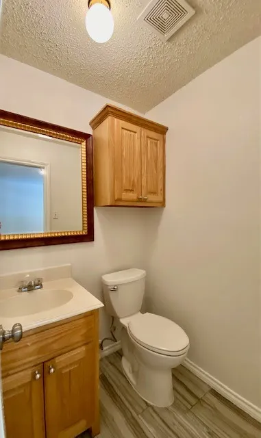 Single Family Residence For Rent in Dallas County , 2125 Forest Oaks Drive, Dallas, Texas 75228, 3 Bedroom, 3 Bathroom, Garage spaces, 1,868 Sqft, built in 1955, mls#21305229, Real Estate Agent in Dallas, Homes For Rent in Dallas county, Homes For Rent in Dallas, Realtor in Dallas Texas, Real Estate Brokerage Independent Realty Texas, Luminita Cordes Realtor