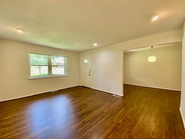Single Family Residence For Rent in Dallas County , 2125 Forest Oaks Drive, Dallas, Texas 75228, 3 Bedroom, 3 Bathroom, Garage spaces, 1,868 Sqft, built in 1955, mls#21305229, Real Estate Agent in Dallas, Homes For Rent in Dallas county, Homes For Rent in Dallas, Realtor in Dallas Texas, Real Estate Brokerage Independent Realty Texas, Luminita Cordes Realtor
