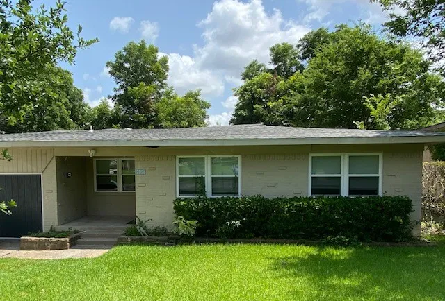 Single Family Residence For Rent in Dallas County , 2125 Forest Oaks Drive, Dallas, Texas 75228, 3 Bedroom, 3 Bathroom, Garage spaces, 1,868 Sqft, built in 1955, mls#21305229, Real Estate Agent in Dallas, Homes For Rent in Dallas county, Homes For Rent in Dallas, Realtor in Dallas Texas, Real Estate Brokerage Independent Realty Texas, Luminita Cordes Realtor