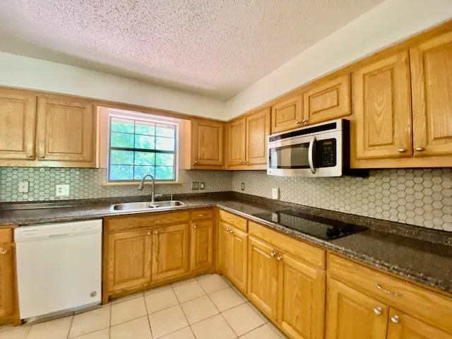 Single Family Residence For Rent in Dallas County , 2125 Forest Oaks Drive, Dallas, Texas 75228, 3 Bedroom, 3 Bathroom, Garage spaces, 1,868 Sqft, built in 1955, mls#21305229, Real Estate Agent in Dallas, Homes For Rent in Dallas county, Homes For Rent in Dallas, Realtor in Dallas Texas, Real Estate Brokerage Independent Realty Texas, Luminita Cordes Realtor