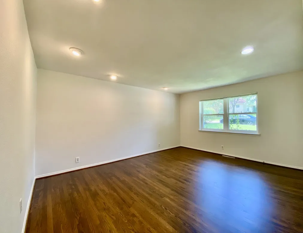 Single Family Residence For Rent in Dallas County , 2125 Forest Oaks Drive, Dallas, Texas 75228, 3 Bedroom, 3 Bathroom, Garage spaces, 1,868 Sqft, built in 1955, mls#21305229, Real Estate Agent in Dallas, Homes For Rent in Dallas county, Homes For Rent in Dallas, Realtor in Dallas Texas, Real Estate Brokerage Independent Realty Texas, Luminita Cordes Realtor