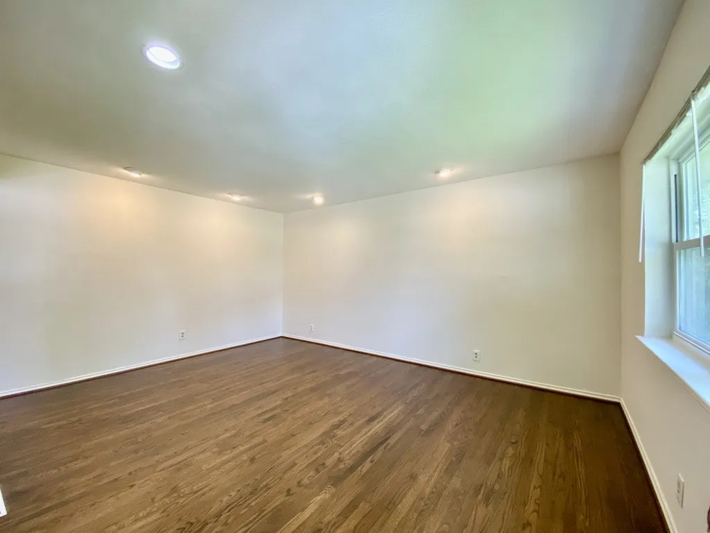 Single Family Residence For Rent in Dallas County , 2125 Forest Oaks Drive, Dallas, Texas 75228, 3 Bedroom, 3 Bathroom, Garage spaces, 1,868 Sqft, built in 1955, mls#21305229, Real Estate Agent in Dallas, Homes For Rent in Dallas county, Homes For Rent in Dallas, Realtor in Dallas Texas, Real Estate Brokerage Independent Realty Texas, Luminita Cordes Realtor
