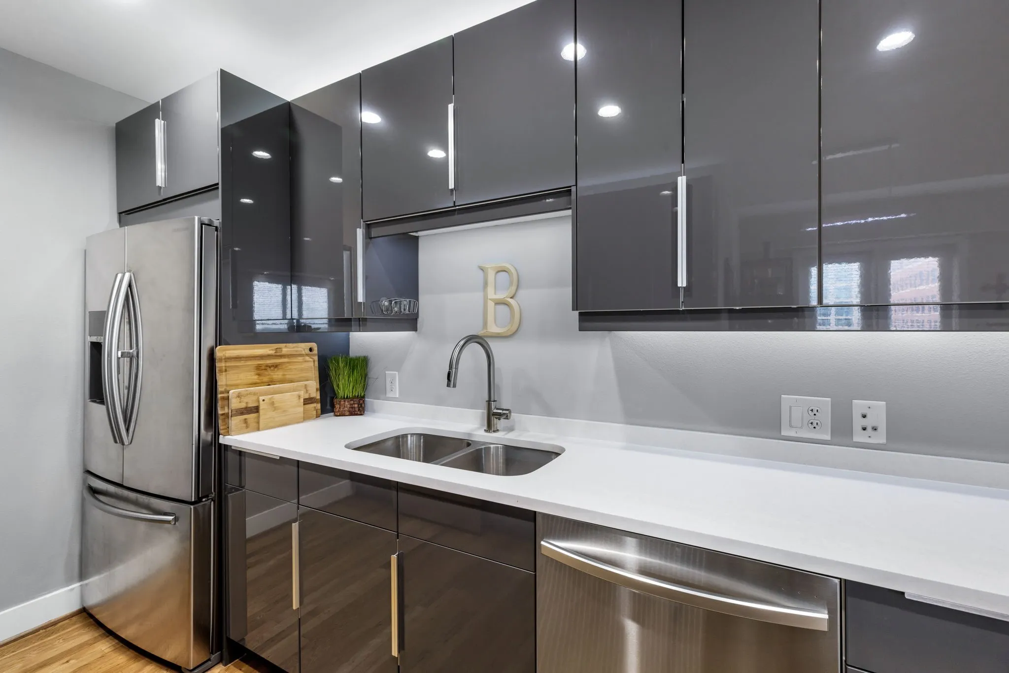 Condominium For Sale in Dallas County , 5055 Addison Circle 731, Addison, Texas 75001, 2 Bedroom, 2 Bathroom, 2 Garage spaces, 1,912 Sqft, built in 2000, mls#21303931, Real Estate Agent in Addison, Homes For Sale in Dallas county, Homes For Sale in Addison, Realtor in Addison Texas, Real Estate Brokerage Independent Realty Texas, Luminita Cordes Realtor