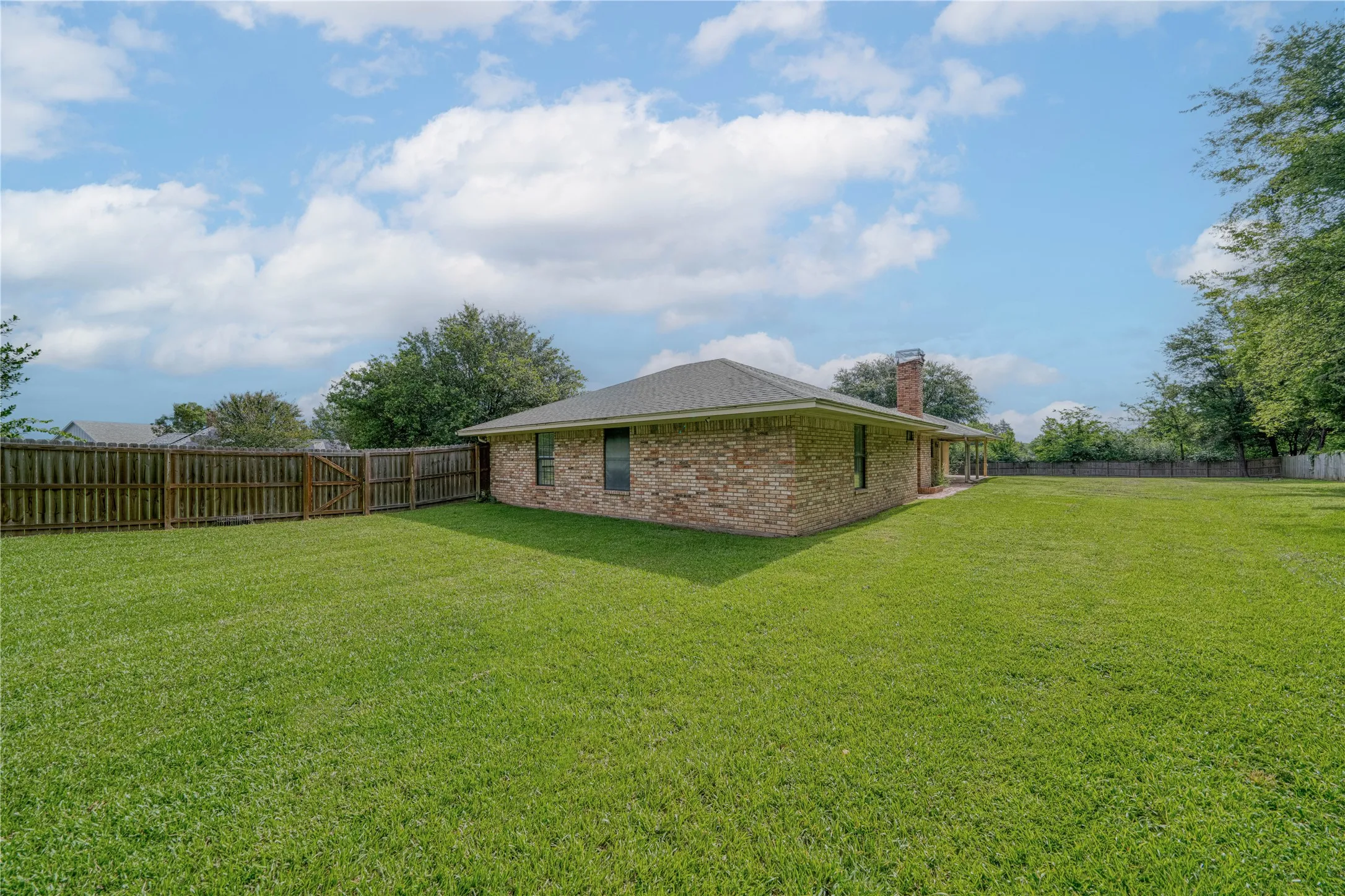 Single Family Residence For Sale in Wood County , 715 Hopper Ct., Winnsboro, Texas 75494, 3 Bedroom, 2 Bathroom, 2 Garage spaces, 2,248 Sqft, built in 1996, mls#21305231, Real Estate Agent in Winnsboro, Homes For Sale in Wood county, Homes For Sale in Winnsboro, Realtor in Winnsboro Texas, Real Estate Brokerage Independent Realty Texas, Luminita Cordes Realtor