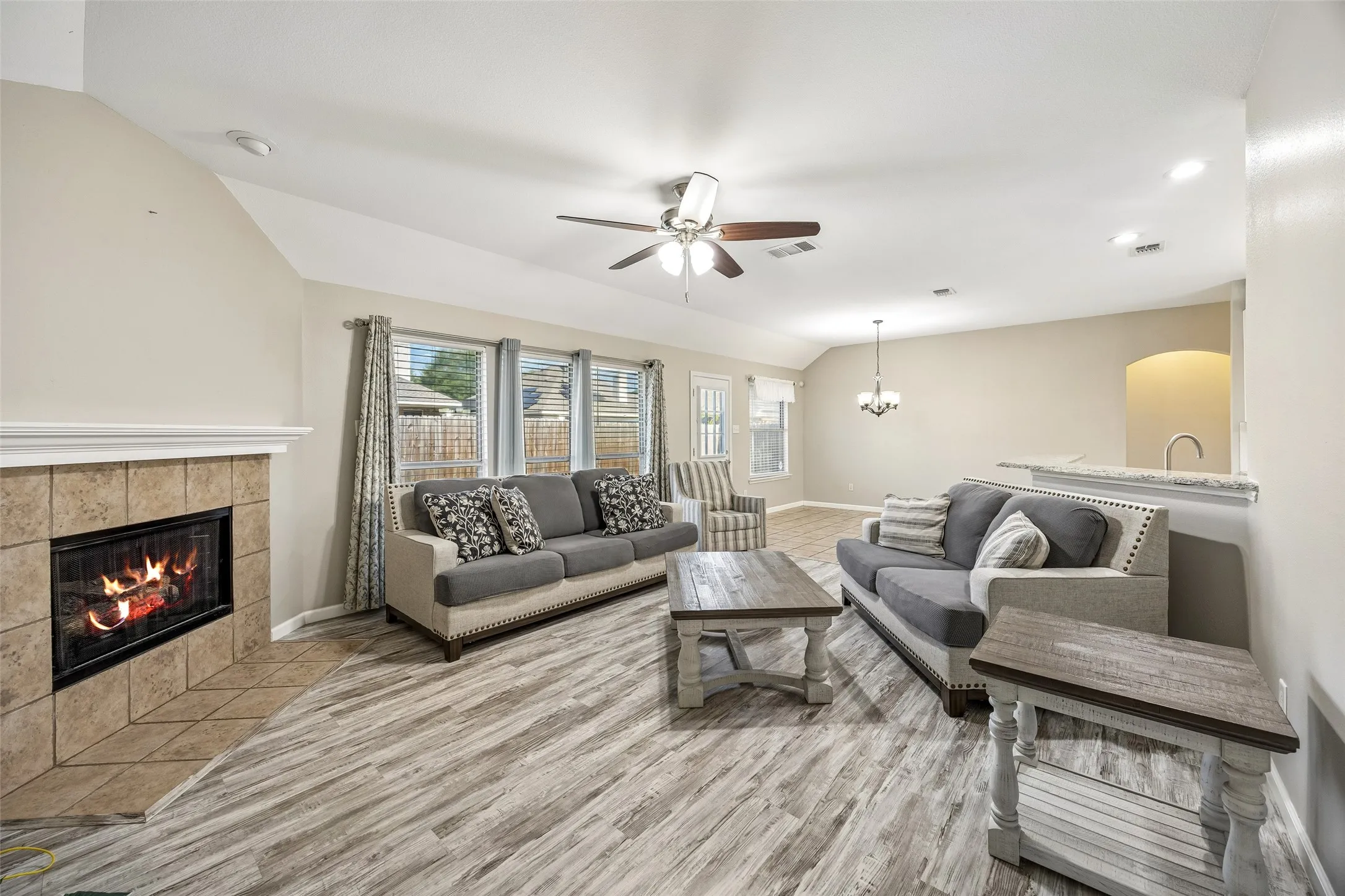 Single Family Residence For Sale in Tarrant County , 949 Chestnut Lane, Saginaw, Texas 76179, 4 Bedroom, 3 Bathroom, 2 Garage spaces, 2,796 Sqft, built in 2004, mls#21305236, Real Estate Agent in Saginaw, Homes For Sale in Tarrant county, Homes For Sale in Saginaw, Realtor in Saginaw Texas, Real Estate Brokerage Independent Realty Texas, Luminita Cordes Realtor
