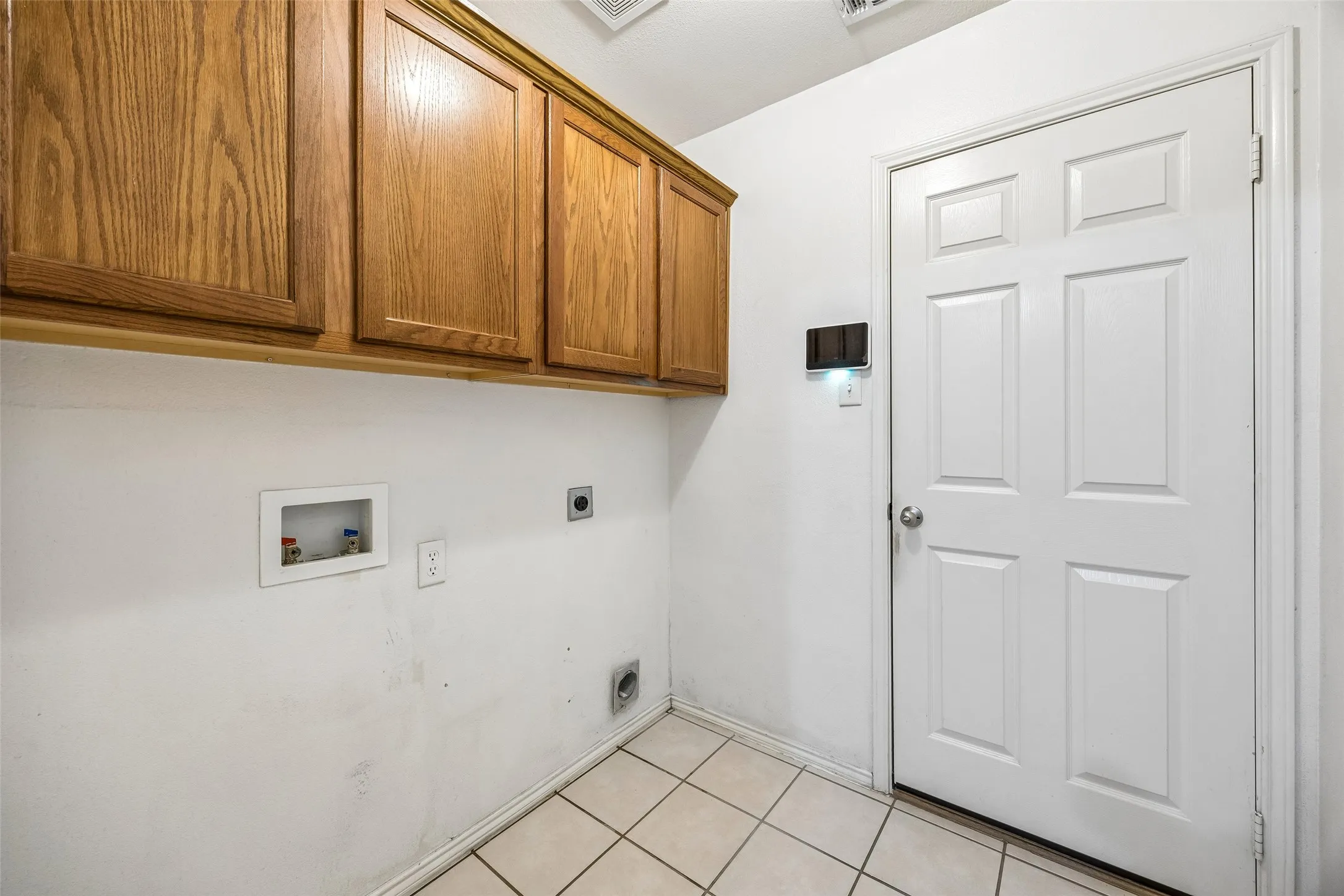 Single Family Residence For Sale in Tarrant County , 949 Chestnut Lane, Saginaw, Texas 76179, 4 Bedroom, 3 Bathroom, 2 Garage spaces, 2,796 Sqft, built in 2004, mls#21305236, Real Estate Agent in Saginaw, Homes For Sale in Tarrant county, Homes For Sale in Saginaw, Realtor in Saginaw Texas, Real Estate Brokerage Independent Realty Texas, Luminita Cordes Realtor