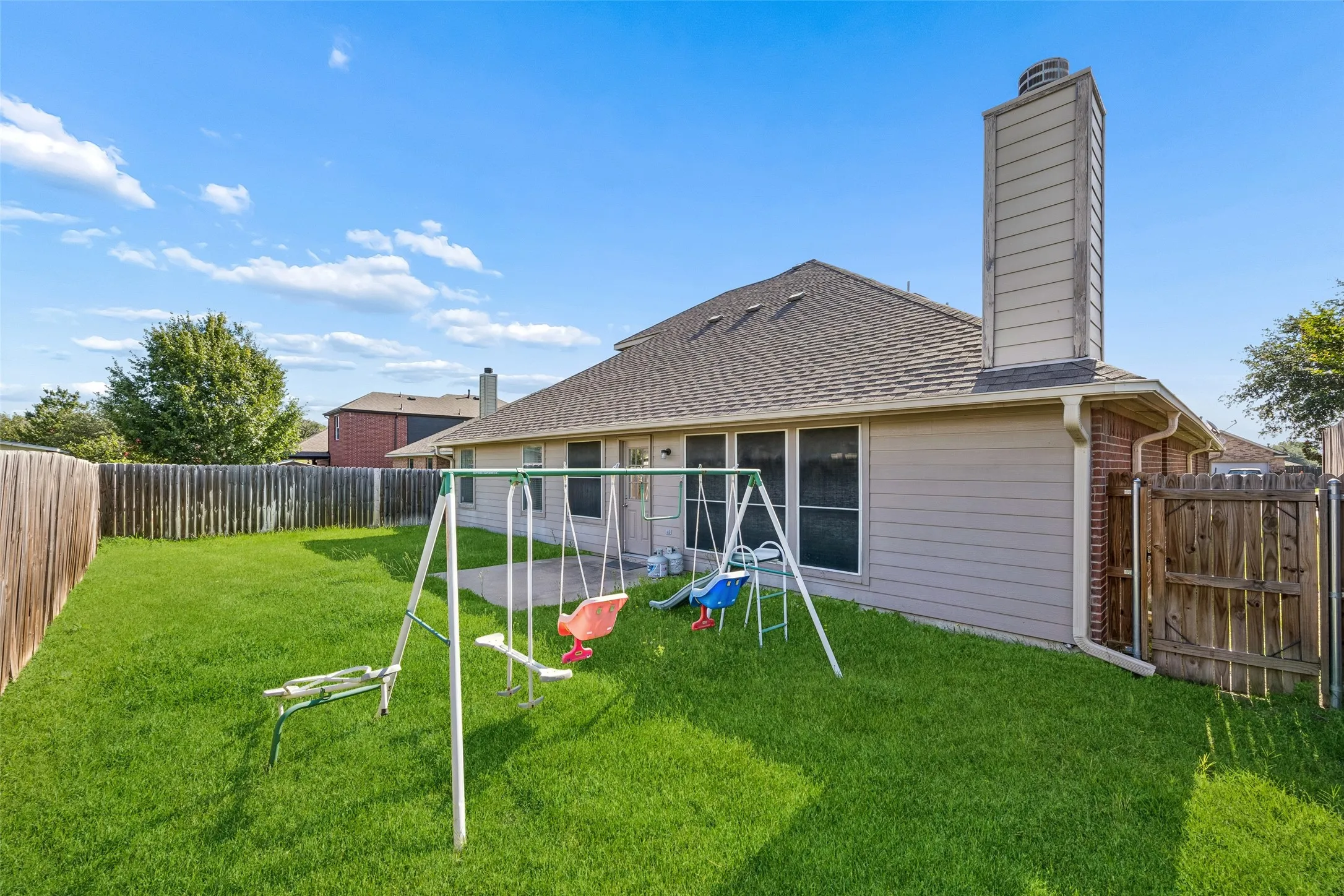 Single Family Residence For Sale in Tarrant County , 949 Chestnut Lane, Saginaw, Texas 76179, 4 Bedroom, 3 Bathroom, 2 Garage spaces, 2,796 Sqft, built in 2004, mls#21305236, Real Estate Agent in Saginaw, Homes For Sale in Tarrant county, Homes For Sale in Saginaw, Realtor in Saginaw Texas, Real Estate Brokerage Independent Realty Texas, Luminita Cordes Realtor