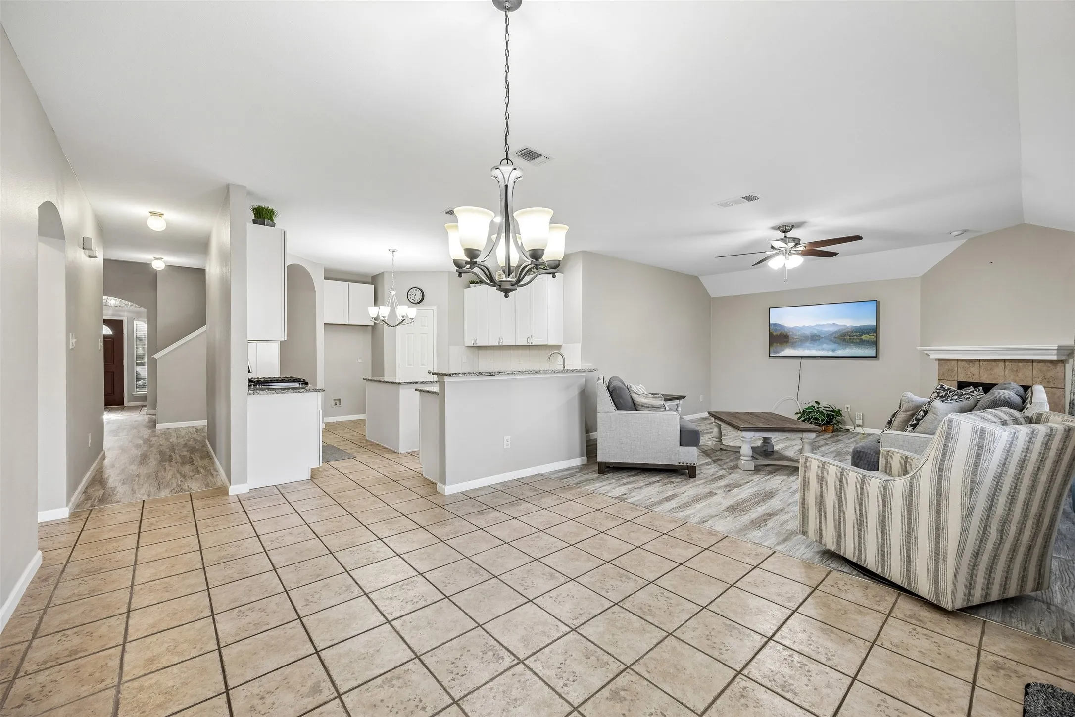 Single Family Residence For Sale in Tarrant County , 949 Chestnut Lane, Saginaw, Texas 76179, 4 Bedroom, 3 Bathroom, 2 Garage spaces, 2,796 Sqft, built in 2004, mls#21305236, Real Estate Agent in Saginaw, Homes For Sale in Tarrant county, Homes For Sale in Saginaw, Realtor in Saginaw Texas, Real Estate Brokerage Independent Realty Texas, Luminita Cordes Realtor