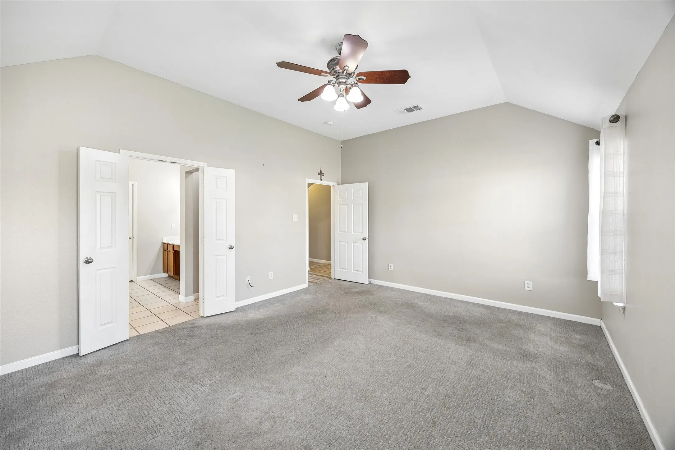 Single Family Residence For Sale in Tarrant County , 949 Chestnut Lane, Saginaw, Texas 76179, 4 Bedroom, 3 Bathroom, 2 Garage spaces, 2,796 Sqft, built in 2004, mls#21305236, Real Estate Agent in Saginaw, Homes For Sale in Tarrant county, Homes For Sale in Saginaw, Realtor in Saginaw Texas, Real Estate Brokerage Independent Realty Texas, Luminita Cordes Realtor