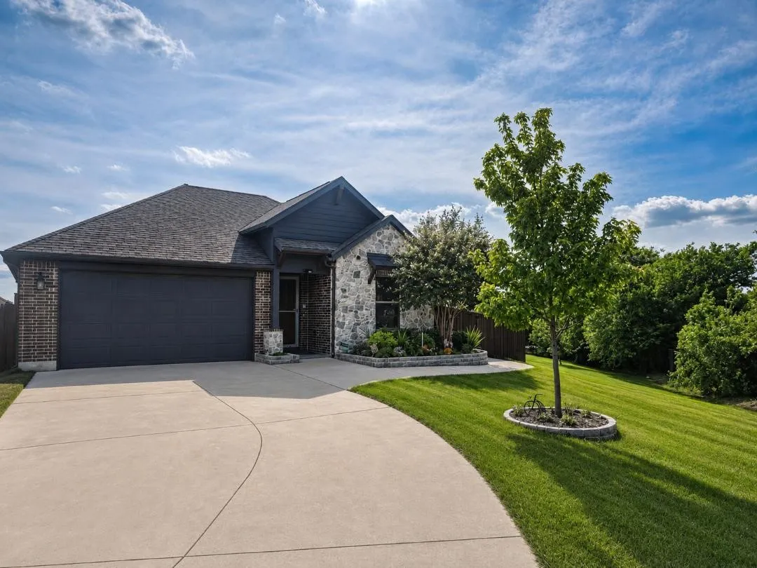 Single Family Residence For Sale in Dallas County , 3308 Highgate Court, Sachse, Texas 75048, 3 Bedroom, 2 Bathroom, 2 Garage spaces, 2,372 Sqft, built in 2020, mls#21305244, Real Estate Agent in Sachse, Homes For Sale in Dallas county, Homes For Sale in Sachse, Realtor in Sachse Texas, Real Estate Brokerage Independent Realty Texas, Luminita Cordes Realtor