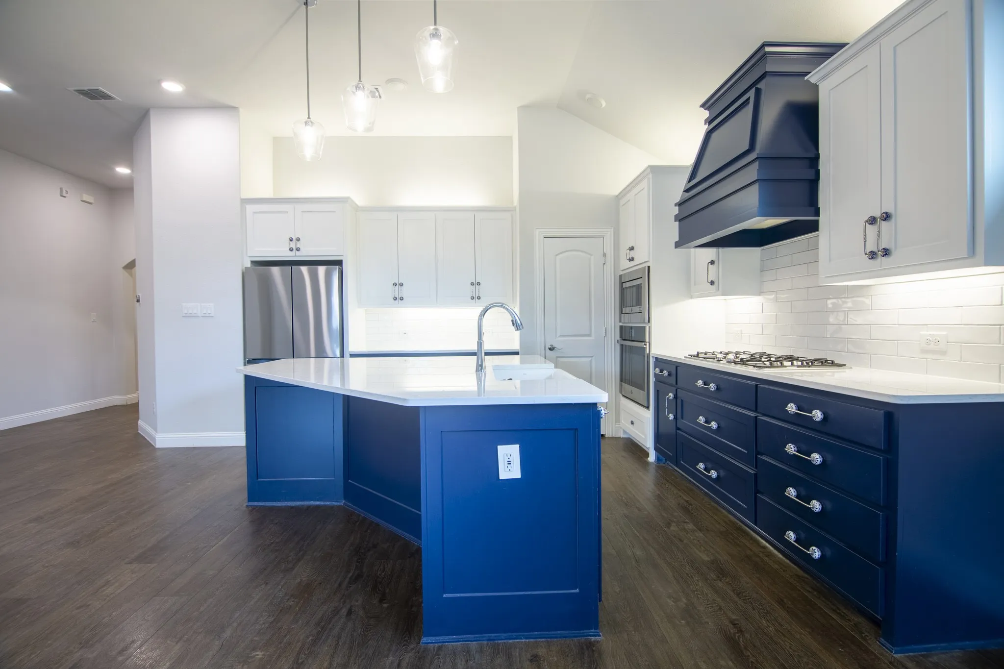 Single Family Residence For Sale in Dallas County , 3308 Highgate Court, Sachse, Texas 75048, 3 Bedroom, 2 Bathroom, 2 Garage spaces, 2,372 Sqft, built in 2020, mls#21305244, Real Estate Agent in Sachse, Homes For Sale in Dallas county, Homes For Sale in Sachse, Realtor in Sachse Texas, Real Estate Brokerage Independent Realty Texas, Luminita Cordes Realtor