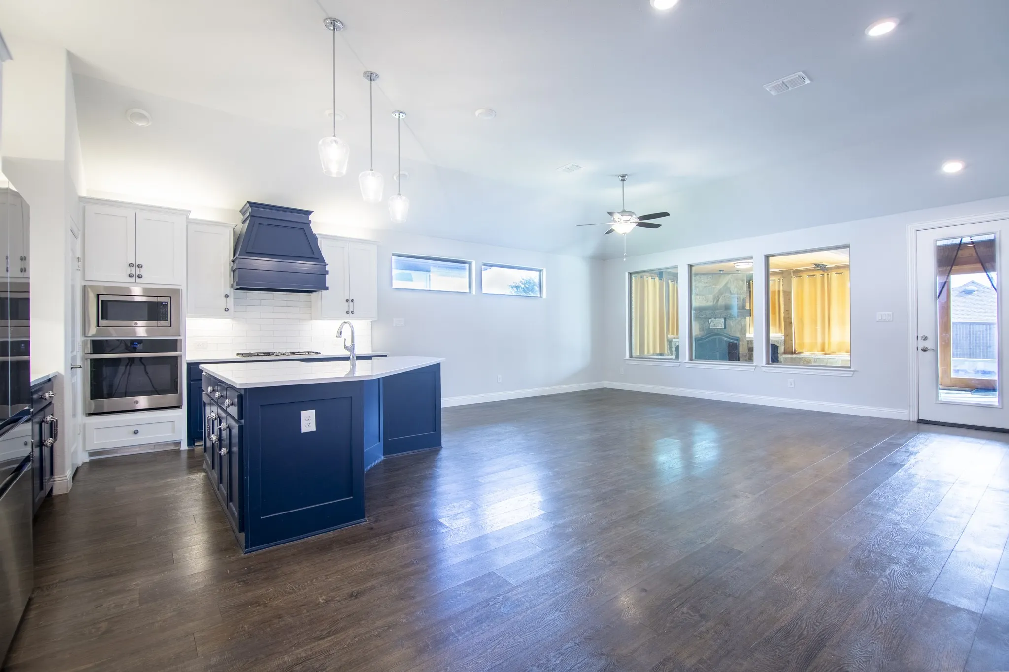 Single Family Residence For Sale in Dallas County , 3308 Highgate Court, Sachse, Texas 75048, 3 Bedroom, 2 Bathroom, 2 Garage spaces, 2,372 Sqft, built in 2020, mls#21305244, Real Estate Agent in Sachse, Homes For Sale in Dallas county, Homes For Sale in Sachse, Realtor in Sachse Texas, Real Estate Brokerage Independent Realty Texas, Luminita Cordes Realtor