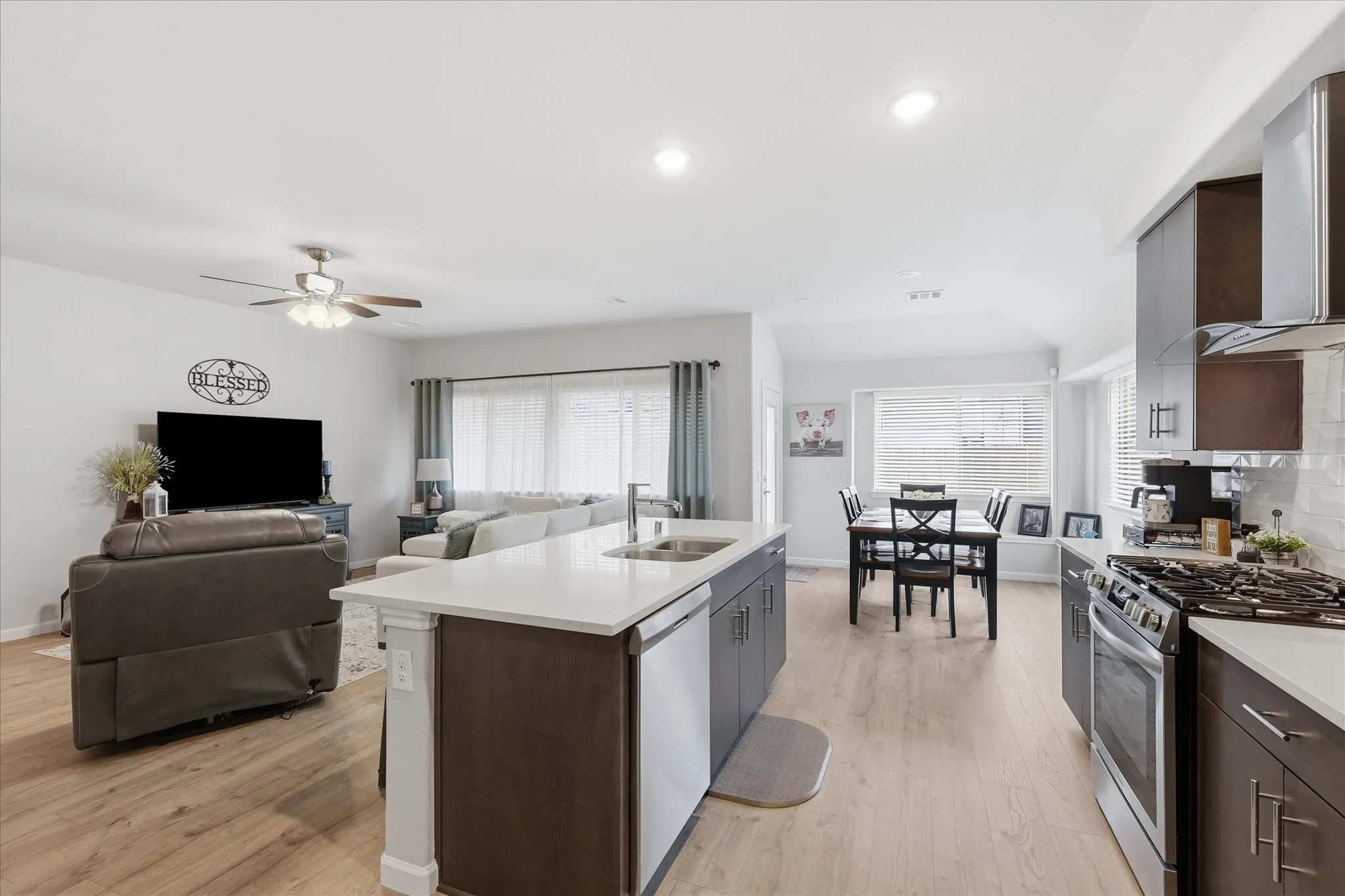 Single Family Residence For Sale in Kaufman County , 3615 Big Nemaha Drive, Crandall, Texas 75114, 3 Bedroom, 2 Bathroom, 2 Garage spaces, 1,650 Sqft, built in 2023, mls#21303411, Real Estate Agent in Crandall, Homes For Sale in Kaufman county, Homes For Sale in Crandall, Realtor in Crandall Texas, Real Estate Brokerage Independent Realty Texas, Luminita Cordes Realtor