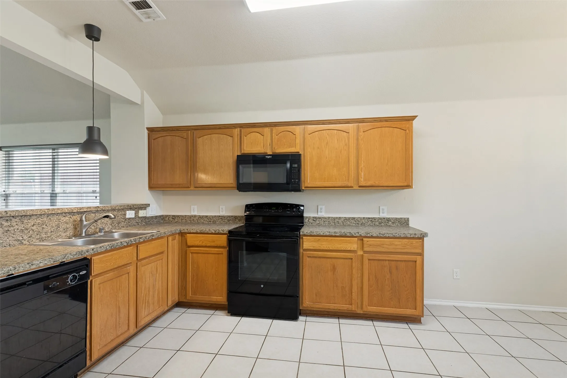 Single Family Residence For Sale in Collin County , 728 Mahogany Drive, Anna, Texas 75409, 3 Bedroom, 3 Bathroom, 2 Garage spaces, 2,196 Sqft, built in 2007, mls#21303809, Real Estate Agent in Anna, Homes For Sale in Collin county, Homes For Sale in Anna, Realtor in Anna Texas, Real Estate Brokerage Independent Realty Texas, Luminita Cordes Realtor