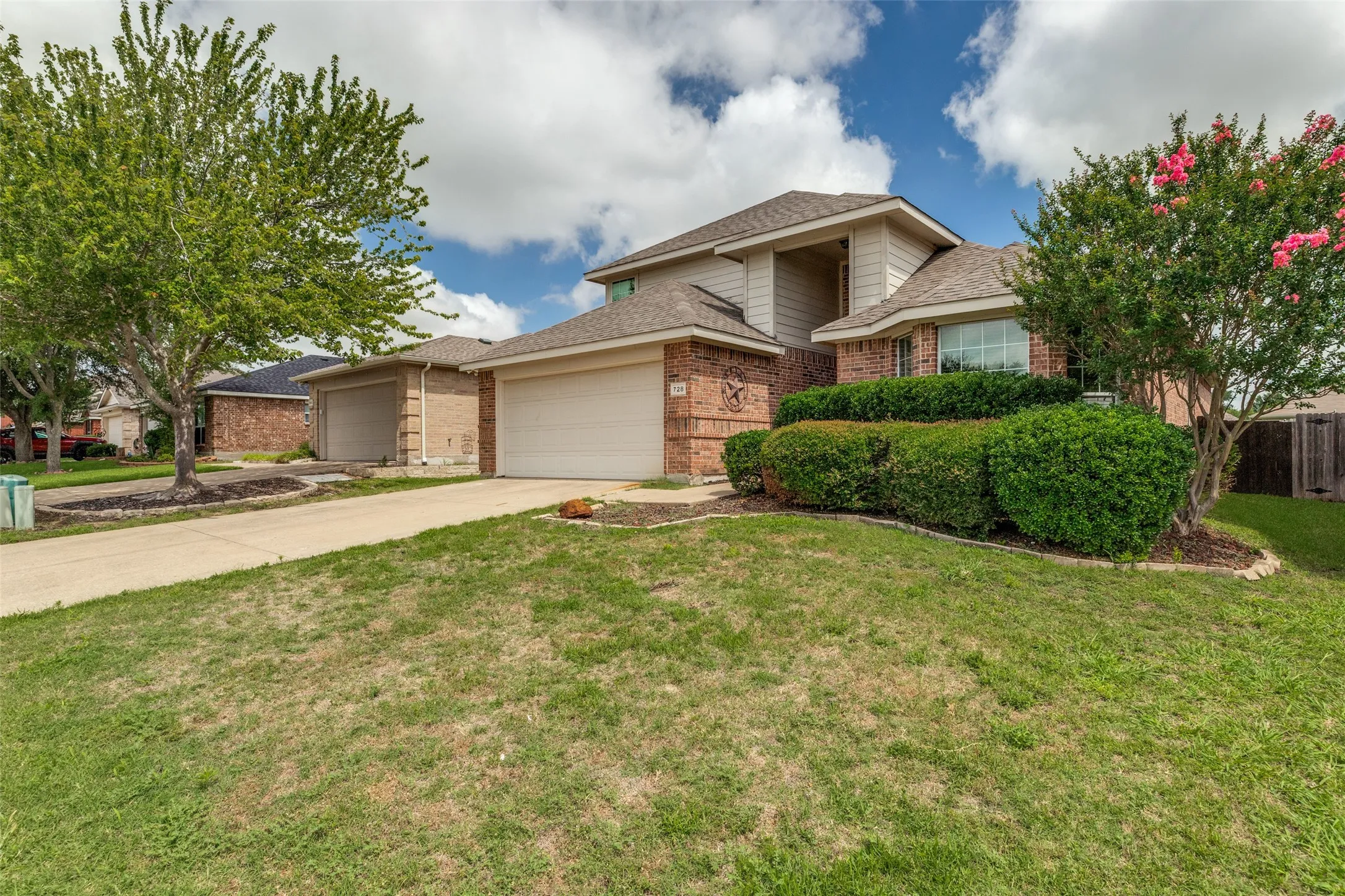 Single Family Residence For Sale in Collin County , 728 Mahogany Drive, Anna, Texas 75409, 3 Bedroom, 3 Bathroom, 2 Garage spaces, 2,196 Sqft, built in 2007, mls#21303809, Real Estate Agent in Anna, Homes For Sale in Collin county, Homes For Sale in Anna, Realtor in Anna Texas, Real Estate Brokerage Independent Realty Texas, Luminita Cordes Realtor