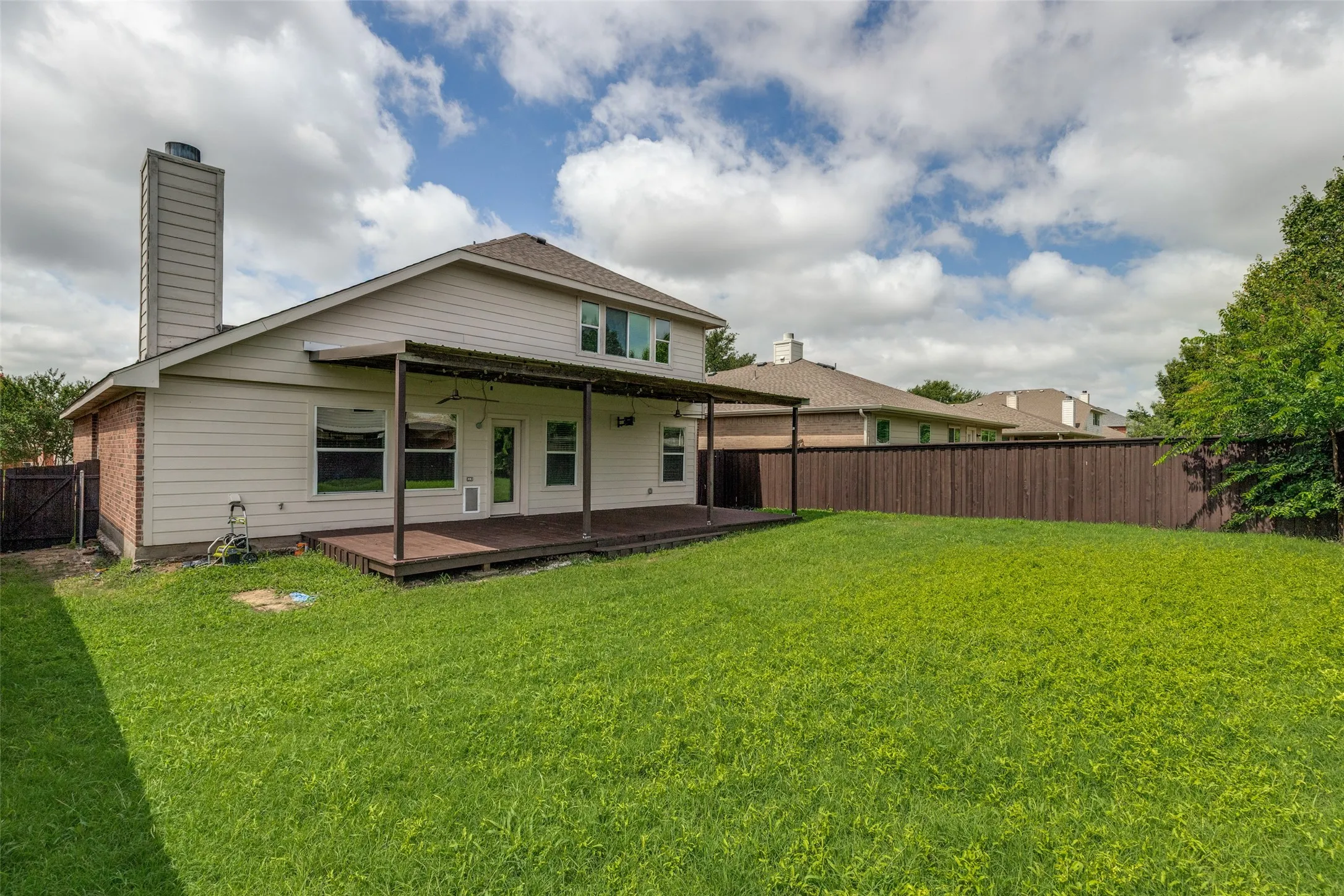 Single Family Residence For Sale in Collin County , 728 Mahogany Drive, Anna, Texas 75409, 3 Bedroom, 3 Bathroom, 2 Garage spaces, 2,196 Sqft, built in 2007, mls#21303809, Real Estate Agent in Anna, Homes For Sale in Collin county, Homes For Sale in Anna, Realtor in Anna Texas, Real Estate Brokerage Independent Realty Texas, Luminita Cordes Realtor