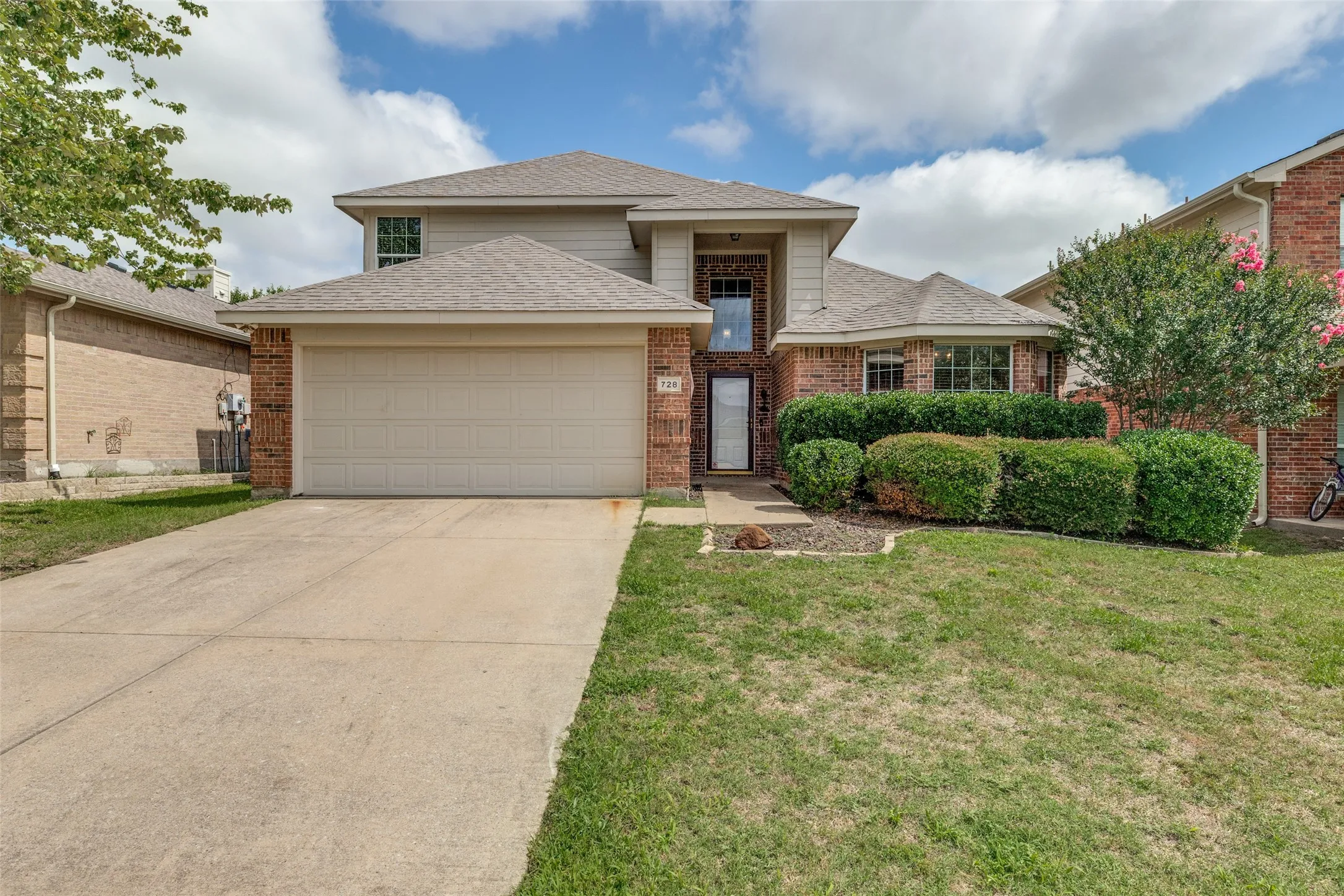 Single Family Residence For Sale in Collin County , 728 Mahogany Drive, Anna, Texas 75409, 3 Bedroom, 3 Bathroom, 2 Garage spaces, 2,196 Sqft, built in 2007, mls#21303809, Real Estate Agent in Anna, Homes For Sale in Collin county, Homes For Sale in Anna, Realtor in Anna Texas, Real Estate Brokerage Independent Realty Texas, Luminita Cordes Realtor