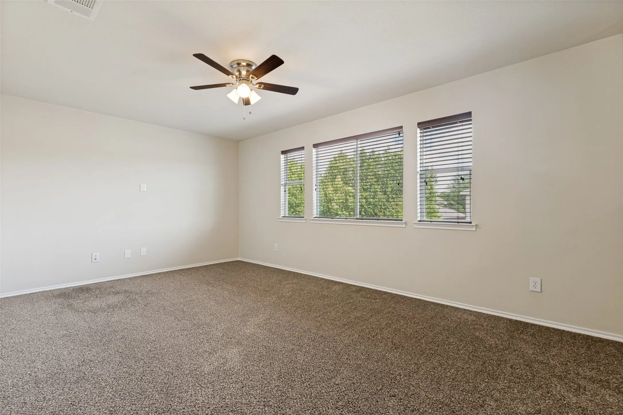 Single Family Residence For Sale in Collin County , 728 Mahogany Drive, Anna, Texas 75409, 3 Bedroom, 3 Bathroom, 2 Garage spaces, 2,196 Sqft, built in 2007, mls#21303809, Real Estate Agent in Anna, Homes For Sale in Collin county, Homes For Sale in Anna, Realtor in Anna Texas, Real Estate Brokerage Independent Realty Texas, Luminita Cordes Realtor