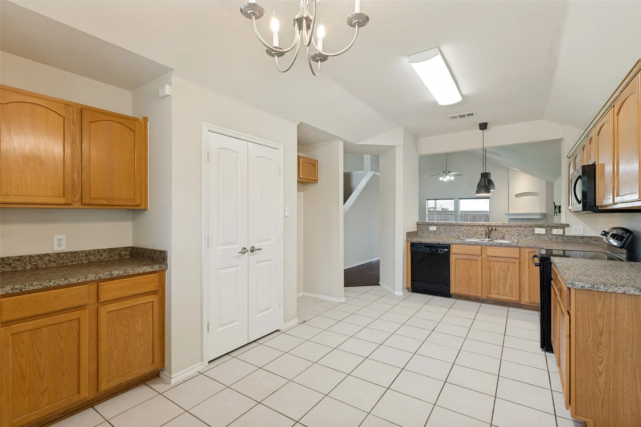 Single Family Residence For Sale in Collin County , 728 Mahogany Drive, Anna, Texas 75409, 3 Bedroom, 3 Bathroom, 2 Garage spaces, 2,196 Sqft, built in 2007, mls#21303809, Real Estate Agent in Anna, Homes For Sale in Collin county, Homes For Sale in Anna, Realtor in Anna Texas, Real Estate Brokerage Independent Realty Texas, Luminita Cordes Realtor