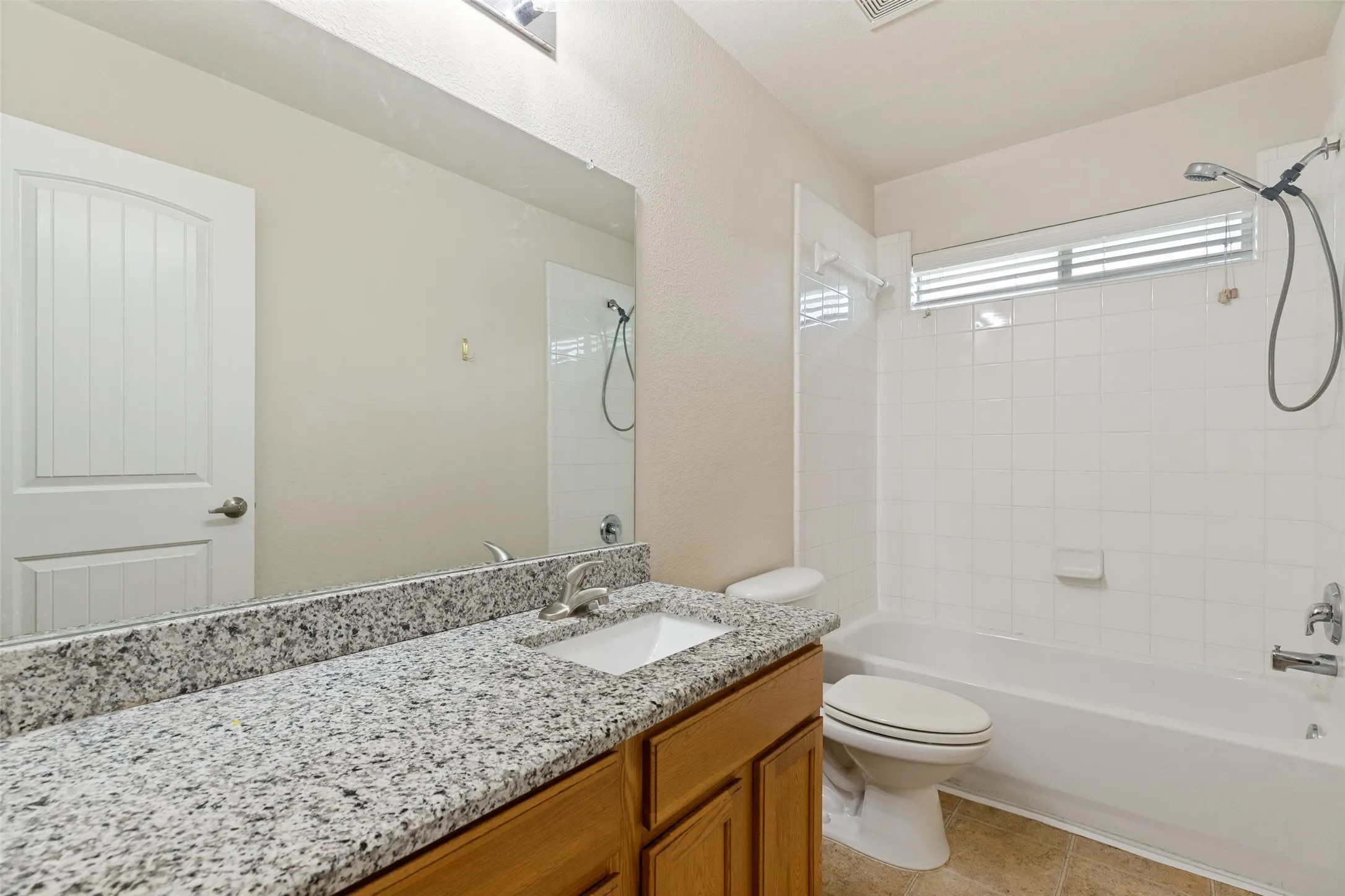 Single Family Residence For Sale in Collin County , 728 Mahogany Drive, Anna, Texas 75409, 3 Bedroom, 3 Bathroom, 2 Garage spaces, 2,196 Sqft, built in 2007, mls#21303809, Real Estate Agent in Anna, Homes For Sale in Collin county, Homes For Sale in Anna, Realtor in Anna Texas, Real Estate Brokerage Independent Realty Texas, Luminita Cordes Realtor