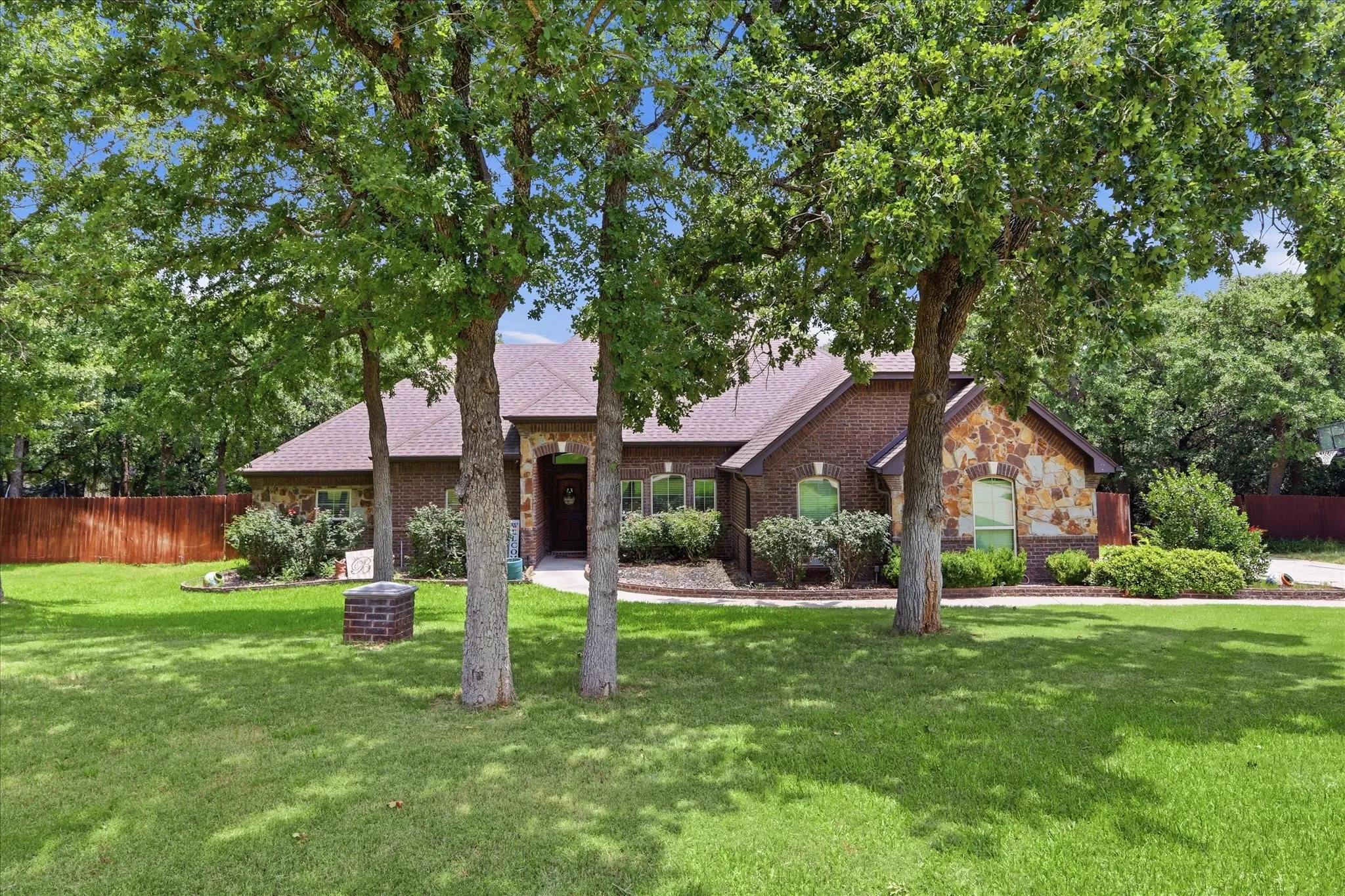 Single Family Residence For Sale in Parker County , 145 Foxpointe Circle, Weatherford, Texas 76087, 4 Bedroom, 2 Bathroom, 2 Garage spaces, 2,228 Sqft, built in 2014, mls#21305269, Real Estate Agent in Weatherford, Homes For Sale in Parker county, Homes For Sale in Weatherford, Realtor in Weatherford Texas, Real Estate Brokerage Independent Realty Texas, Luminita Cordes Realtor