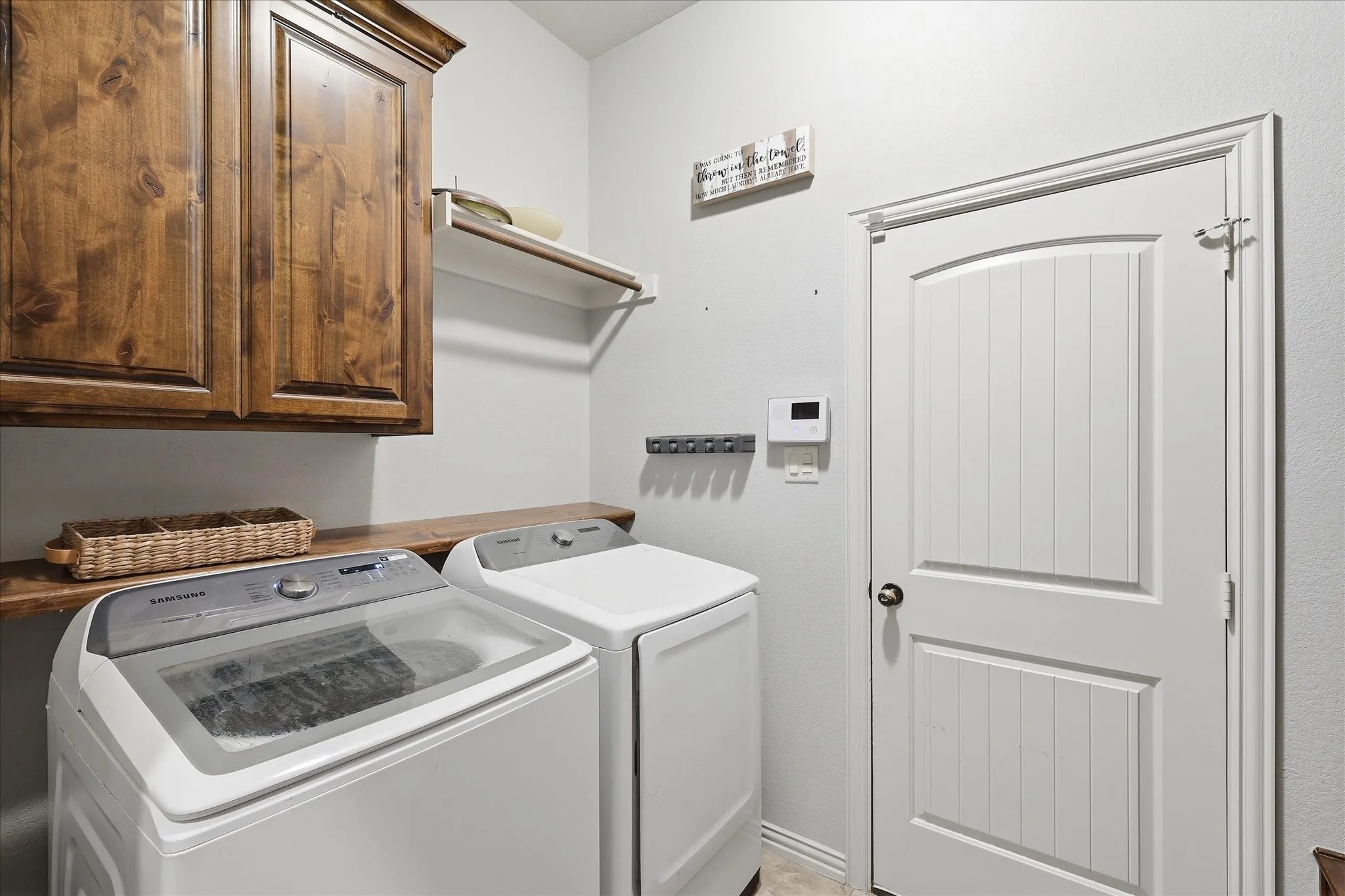 Single Family Residence For Sale in Parker County , 145 Foxpointe Circle, Weatherford, Texas 76087, 4 Bedroom, 2 Bathroom, 2 Garage spaces, 2,228 Sqft, built in 2014, mls#21305269, Real Estate Agent in Weatherford, Homes For Sale in Parker county, Homes For Sale in Weatherford, Realtor in Weatherford Texas, Real Estate Brokerage Independent Realty Texas, Luminita Cordes Realtor