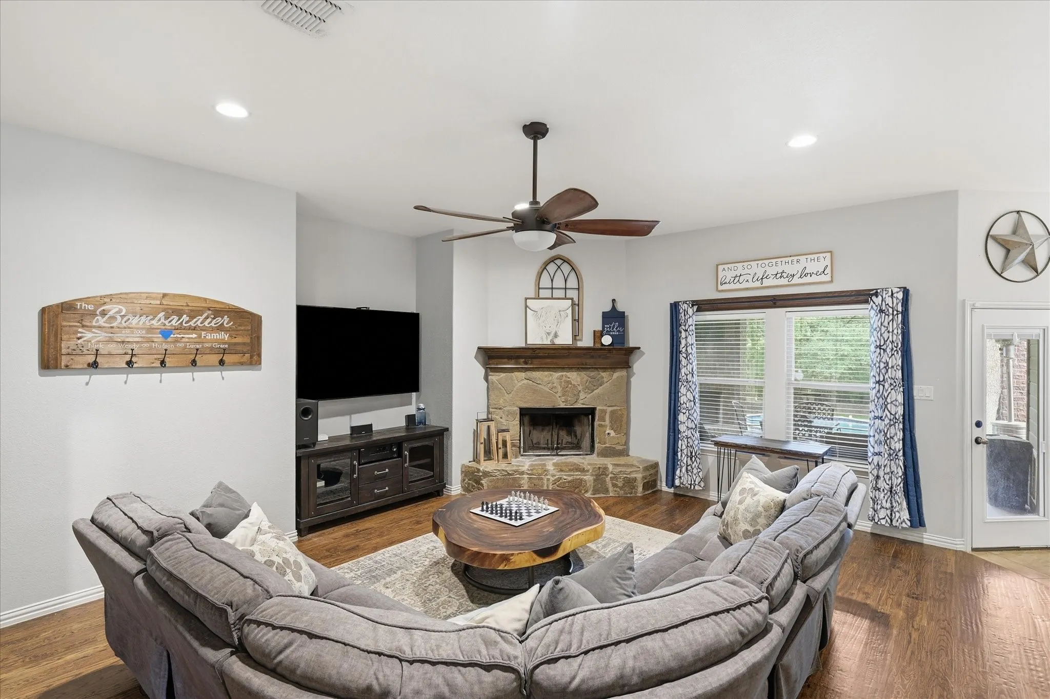 Single Family Residence For Sale in Parker County , 145 Foxpointe Circle, Weatherford, Texas 76087, 4 Bedroom, 2 Bathroom, 2 Garage spaces, 2,228 Sqft, built in 2014, mls#21305269, Real Estate Agent in Weatherford, Homes For Sale in Parker county, Homes For Sale in Weatherford, Realtor in Weatherford Texas, Real Estate Brokerage Independent Realty Texas, Luminita Cordes Realtor