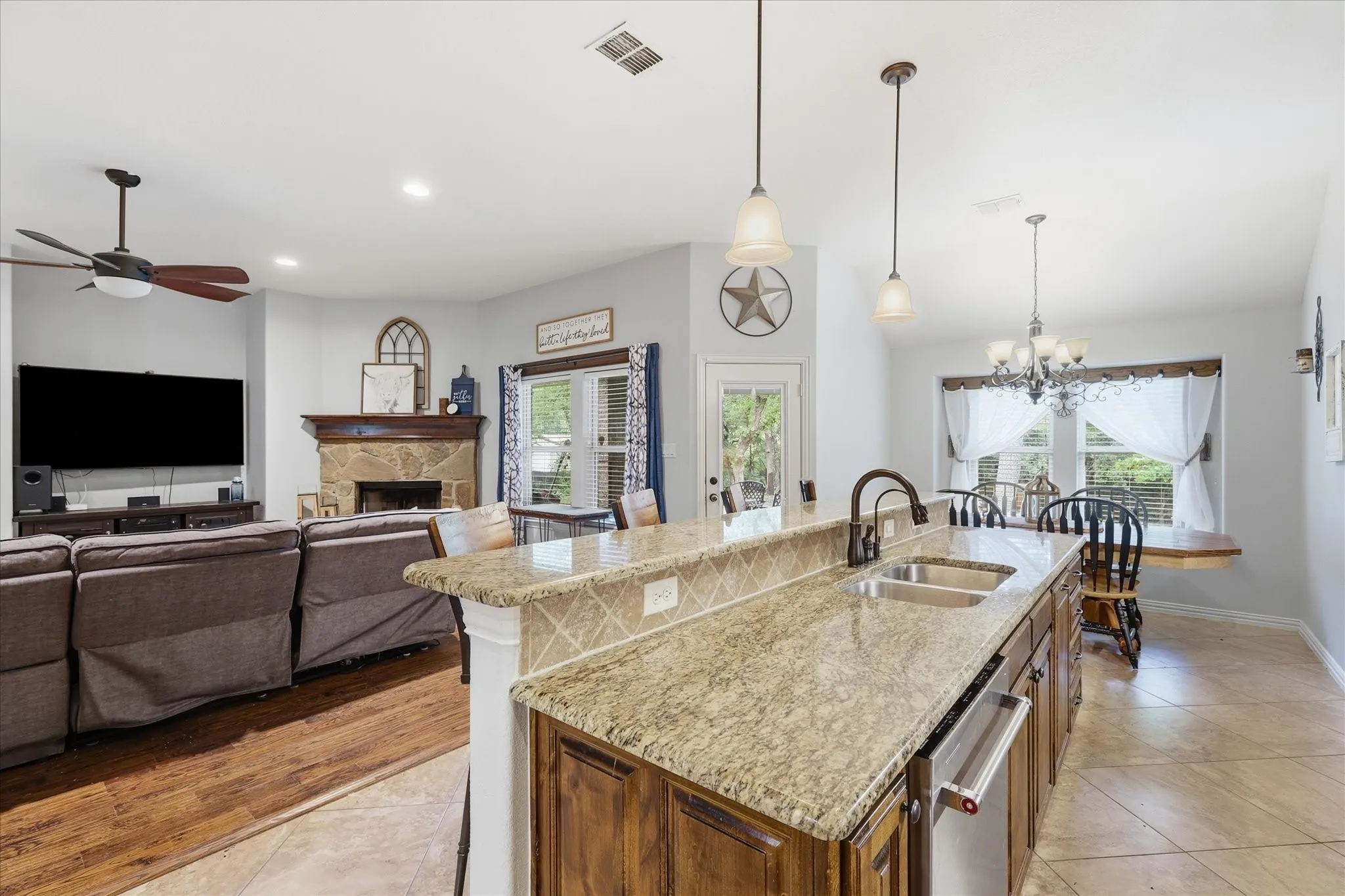 Single Family Residence For Sale in Parker County , 145 Foxpointe Circle, Weatherford, Texas 76087, 4 Bedroom, 2 Bathroom, 2 Garage spaces, 2,228 Sqft, built in 2014, mls#21305269, Real Estate Agent in Weatherford, Homes For Sale in Parker county, Homes For Sale in Weatherford, Realtor in Weatherford Texas, Real Estate Brokerage Independent Realty Texas, Luminita Cordes Realtor