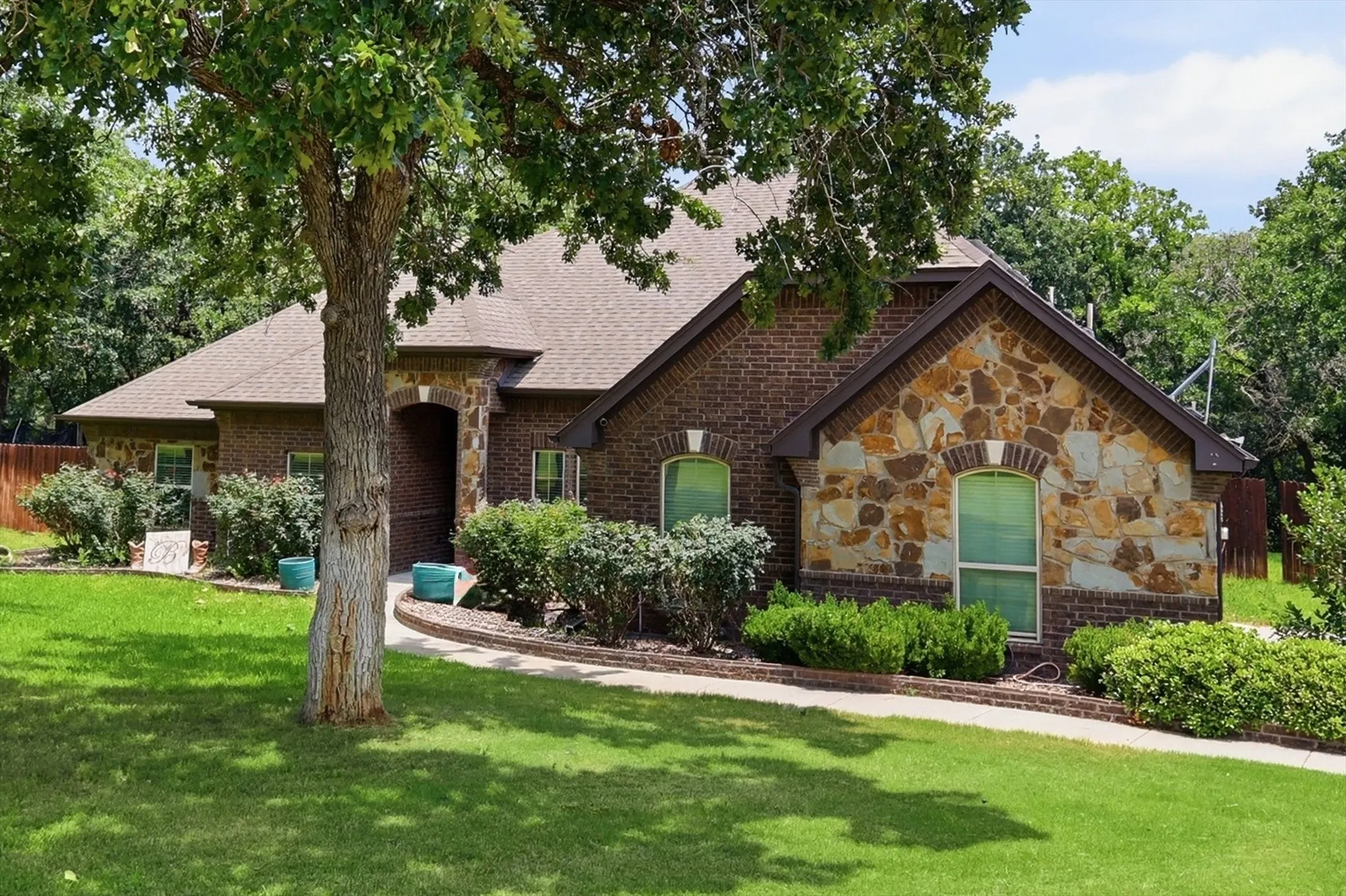 Single Family Residence For Sale in Parker County , 145 Foxpointe Circle, Weatherford, Texas 76087, 4 Bedroom, 2 Bathroom, 2 Garage spaces, 2,228 Sqft, built in 2014, mls#21305269, Real Estate Agent in Weatherford, Homes For Sale in Parker county, Homes For Sale in Weatherford, Realtor in Weatherford Texas, Real Estate Brokerage Independent Realty Texas, Luminita Cordes Realtor