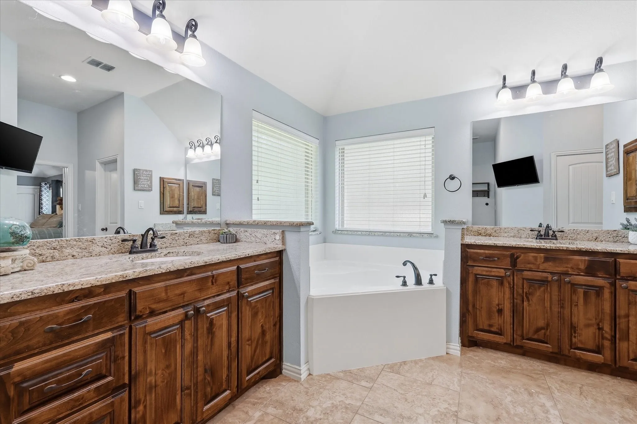 Single Family Residence For Sale in Parker County , 145 Foxpointe Circle, Weatherford, Texas 76087, 4 Bedroom, 2 Bathroom, 2 Garage spaces, 2,228 Sqft, built in 2014, mls#21305269, Real Estate Agent in Weatherford, Homes For Sale in Parker county, Homes For Sale in Weatherford, Realtor in Weatherford Texas, Real Estate Brokerage Independent Realty Texas, Luminita Cordes Realtor