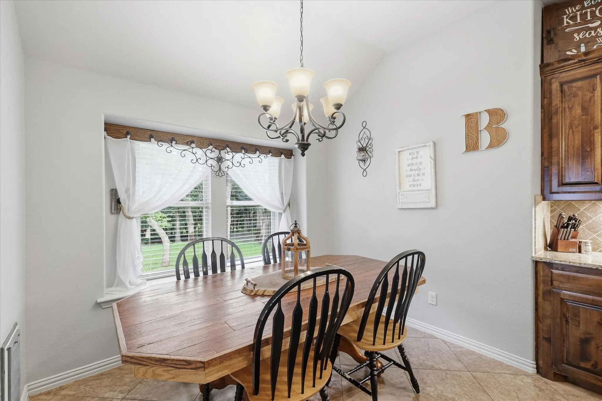 Single Family Residence For Sale in Parker County , 145 Foxpointe Circle, Weatherford, Texas 76087, 4 Bedroom, 2 Bathroom, 2 Garage spaces, 2,228 Sqft, built in 2014, mls#21305269, Real Estate Agent in Weatherford, Homes For Sale in Parker county, Homes For Sale in Weatherford, Realtor in Weatherford Texas, Real Estate Brokerage Independent Realty Texas, Luminita Cordes Realtor