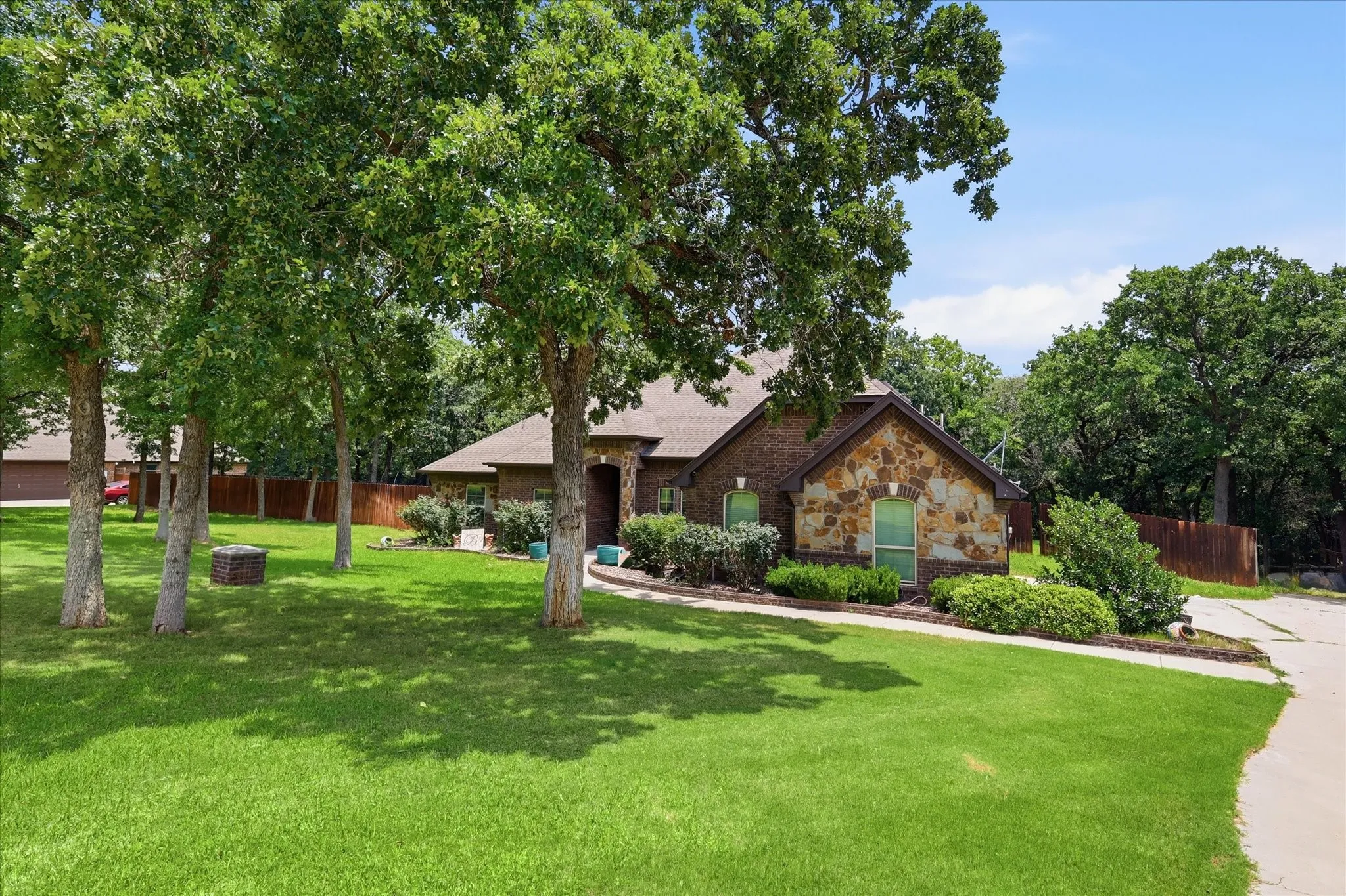 Single Family Residence For Sale in Parker County , 145 Foxpointe Circle, Weatherford, Texas 76087, 4 Bedroom, 2 Bathroom, 2 Garage spaces, 2,228 Sqft, built in 2014, mls#21305269, Real Estate Agent in Weatherford, Homes For Sale in Parker county, Homes For Sale in Weatherford, Realtor in Weatherford Texas, Real Estate Brokerage Independent Realty Texas, Luminita Cordes Realtor