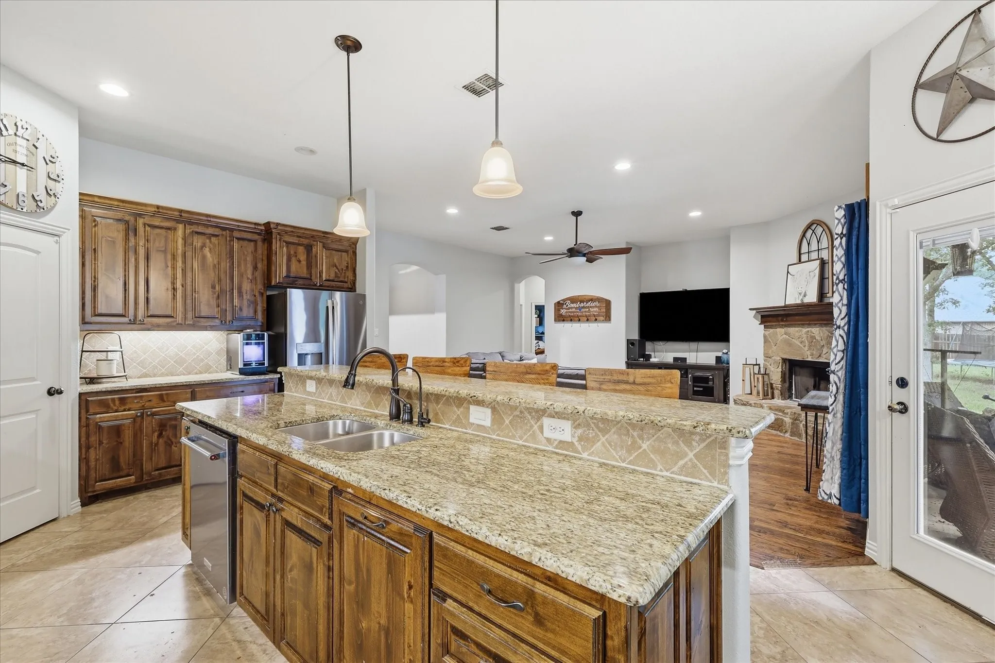 Single Family Residence For Sale in Parker County , 145 Foxpointe Circle, Weatherford, Texas 76087, 4 Bedroom, 2 Bathroom, 2 Garage spaces, 2,228 Sqft, built in 2014, mls#21305269, Real Estate Agent in Weatherford, Homes For Sale in Parker county, Homes For Sale in Weatherford, Realtor in Weatherford Texas, Real Estate Brokerage Independent Realty Texas, Luminita Cordes Realtor