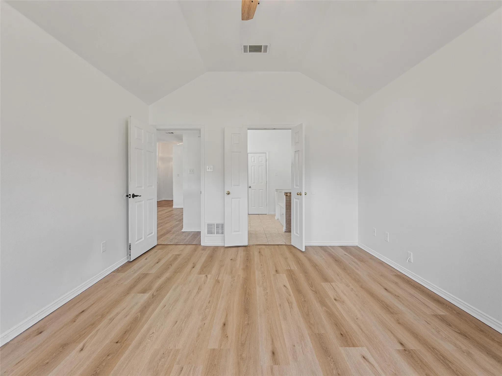 Single Family Residence For Sale in Ellis County , 3651 Willow Creek Drive, Midlothian, Texas 76065, 3 Bedroom, 2 Bathroom, 2 Garage spaces, 1,753 Sqft, built in 1997, Price $439,900, mls#21300584, Real Estate Agent in Midlothian, Homes For Sale in Ellis county, Homes For Sale in Midlothian, Realtor in Midlothian Texas, Real Estate Brokerage Independent Realty Texas, Luminita Cordes Realtor
