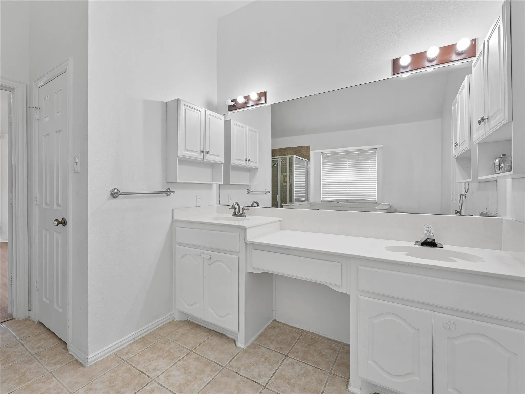 Single Family Residence For Sale in Ellis County , 3651 Willow Creek Drive, Midlothian, Texas 76065, 3 Bedroom, 2 Bathroom, 2 Garage spaces, 1,753 Sqft, built in 1997, Price $439,900, mls#21300584, Real Estate Agent in Midlothian, Homes For Sale in Ellis county, Homes For Sale in Midlothian, Realtor in Midlothian Texas, Real Estate Brokerage Independent Realty Texas, Luminita Cordes Realtor