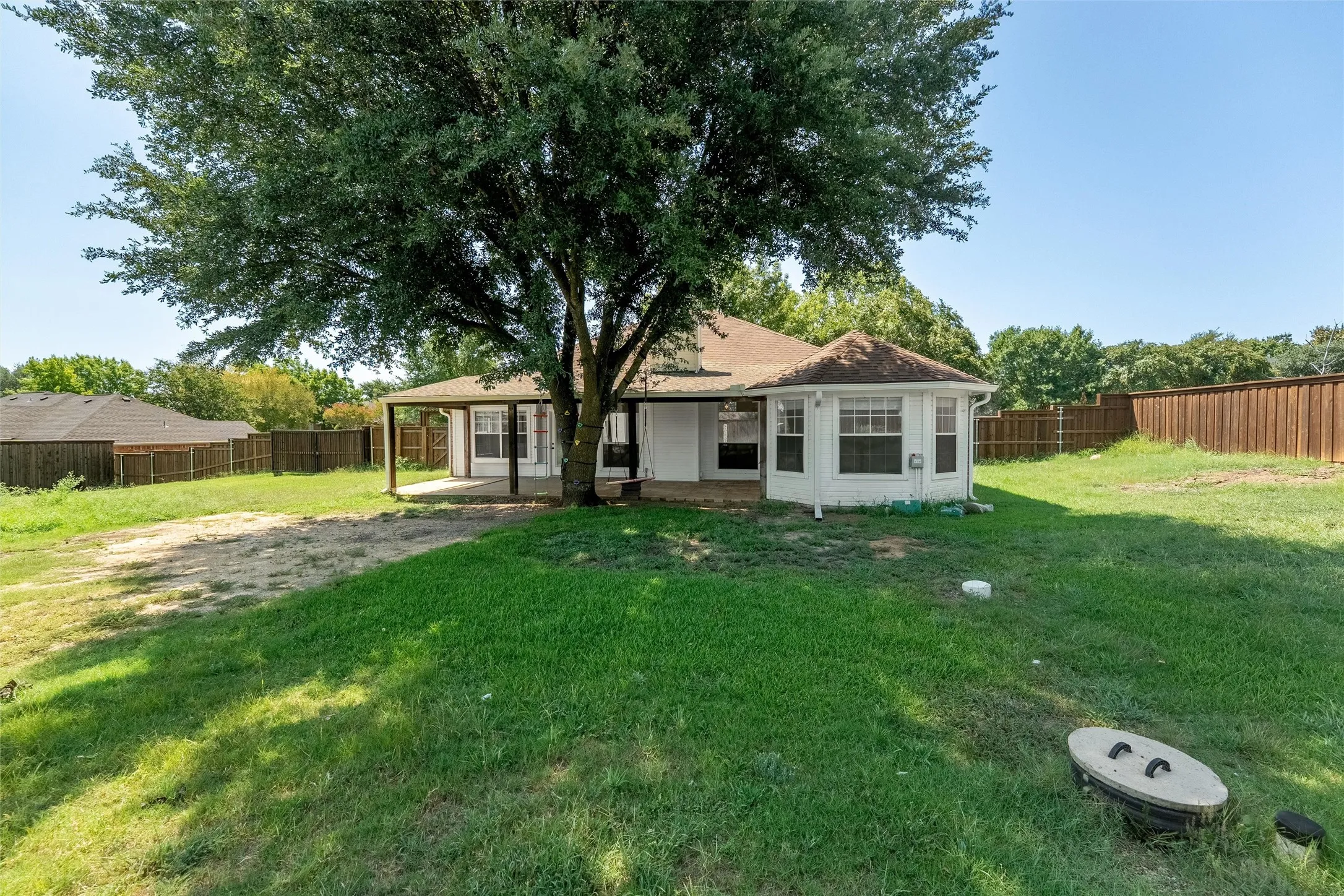 Single Family Residence For Sale in Ellis County , 3651 Willow Creek Drive, Midlothian, Texas 76065, 3 Bedroom, 2 Bathroom, 2 Garage spaces, 1,753 Sqft, built in 1997, Price $439,900, mls#21300584, Real Estate Agent in Midlothian, Homes For Sale in Ellis county, Homes For Sale in Midlothian, Realtor in Midlothian Texas, Real Estate Brokerage Independent Realty Texas, Luminita Cordes Realtor
