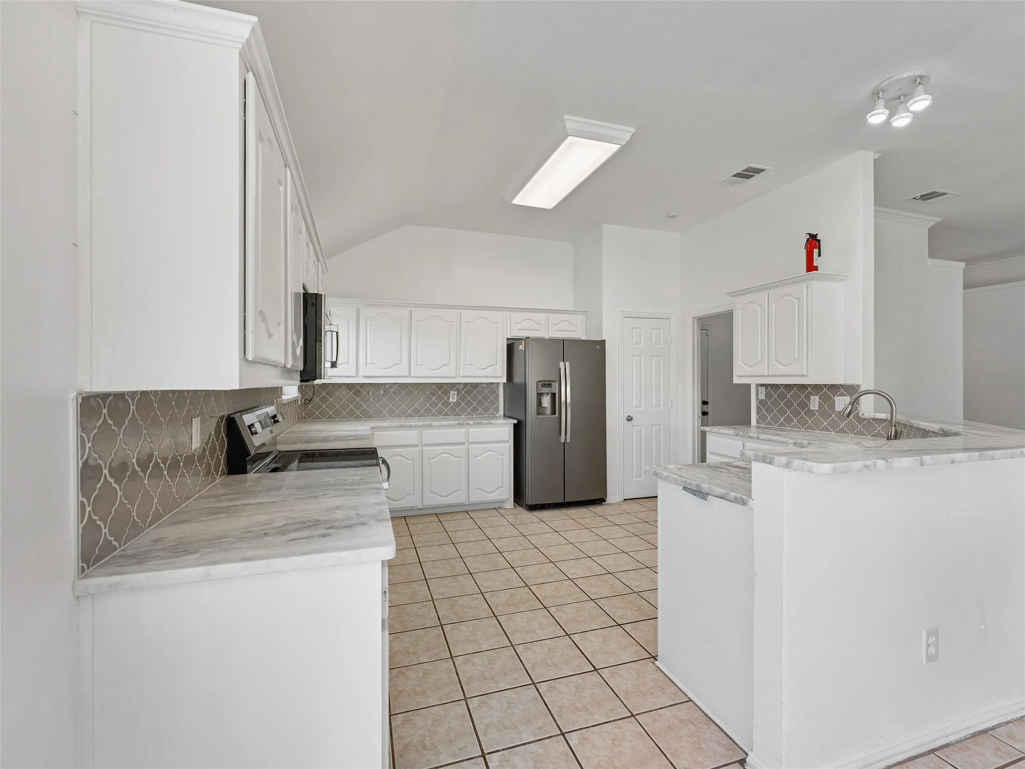 Single Family Residence For Sale in Ellis County , 3651 Willow Creek Drive, Midlothian, Texas 76065, 3 Bedroom, 2 Bathroom, 2 Garage spaces, 1,753 Sqft, built in 1997, Price $439,900, mls#21300584, Real Estate Agent in Midlothian, Homes For Sale in Ellis county, Homes For Sale in Midlothian, Realtor in Midlothian Texas, Real Estate Brokerage Independent Realty Texas, Luminita Cordes Realtor
