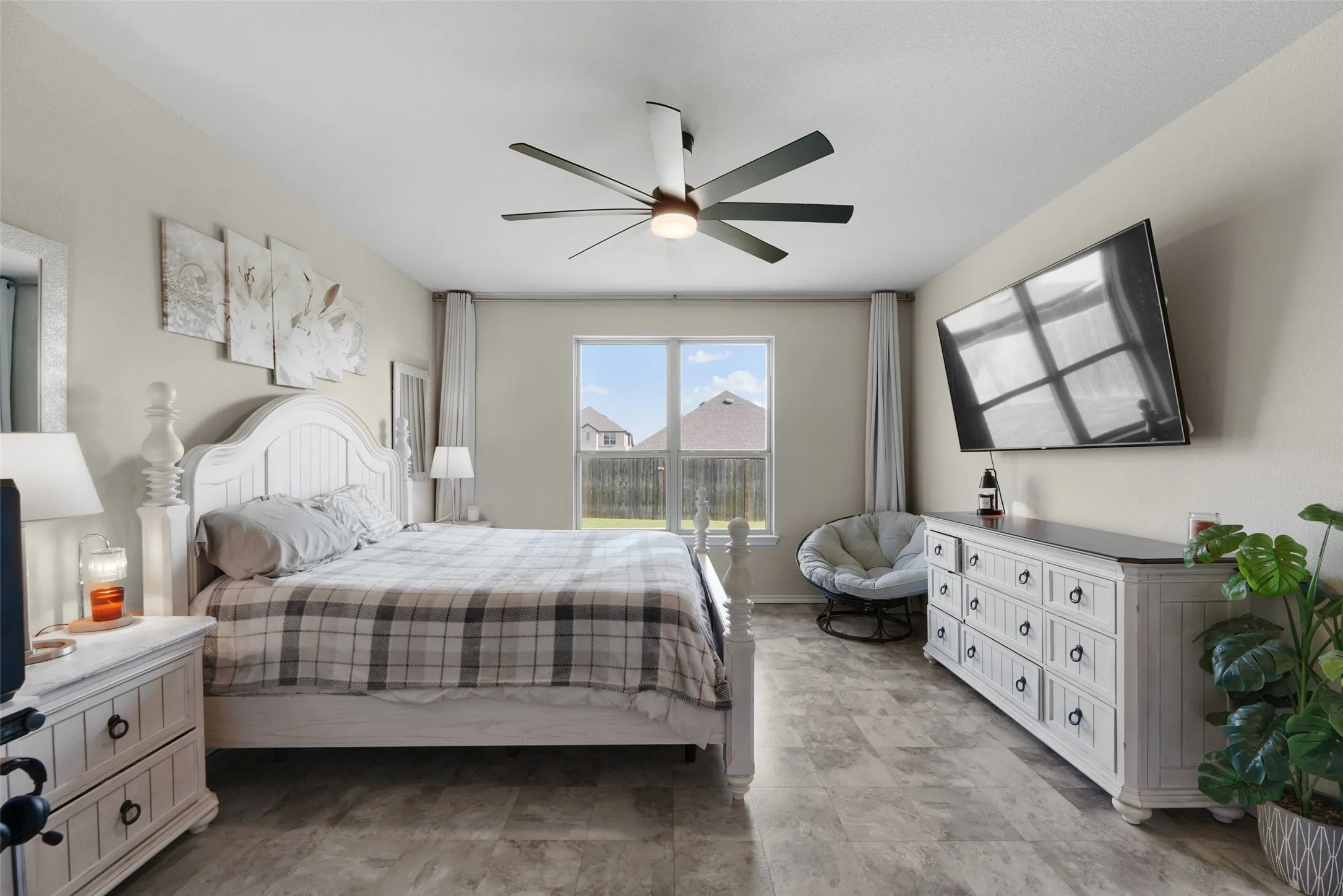 Single Family Residence For Sale in Ellis County , 2233 Burning Bush Lane, Waxahachie, Texas 75167, 4 Bedroom, 3 Bathroom, 2 Garage spaces, 2,771 Sqft, built in 2021, mls#21305261, Real Estate Agent in Waxahachie, Homes For Sale in Ellis county, Homes For Sale in Waxahachie, Realtor in Waxahachie Texas, Real Estate Brokerage Independent Realty Texas, Luminita Cordes Realtor